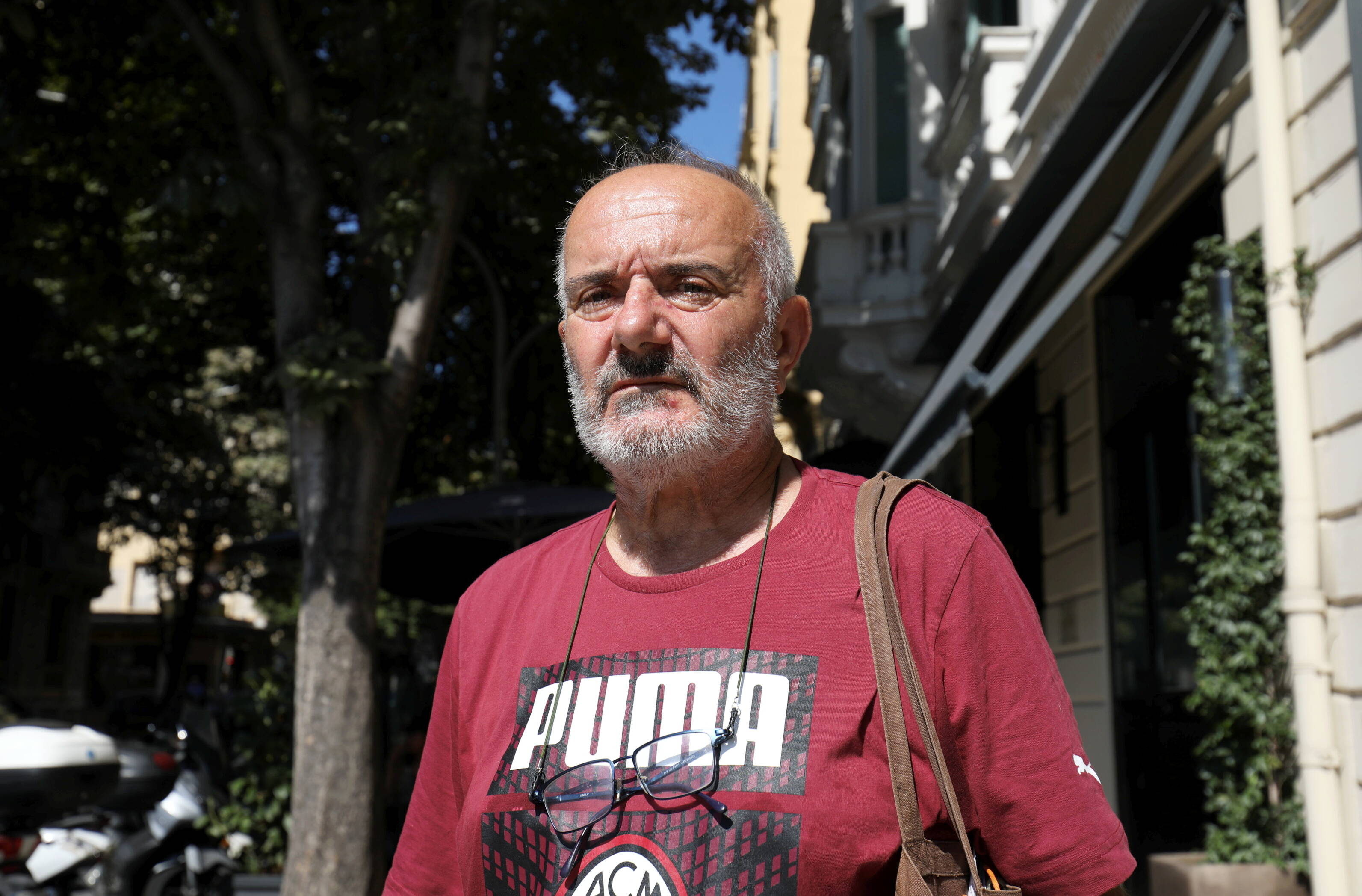 "J'ai travaillé toute ma vie et aujourd'hui je dois aller mendier aux Restos du CSur": renversé par une voiture, ce "papy trafic" niçois, n'a pas été indemnisé