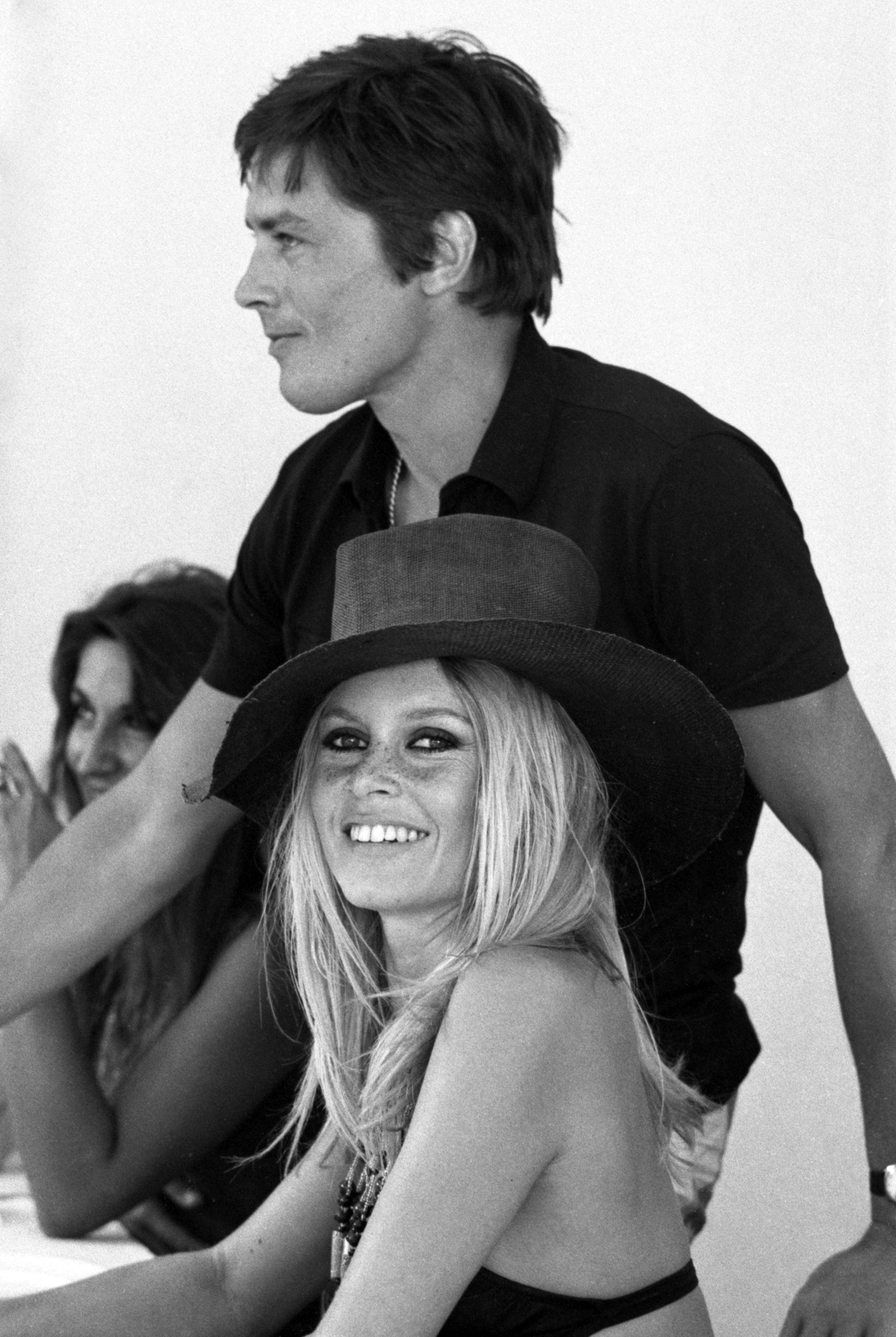 "Alain, en mourant, met fin à une époque dont il fut un monument souverain": Brigitte Bardot réagit à la disparition d'Alain Delon qui laisse un "vide abyssal"