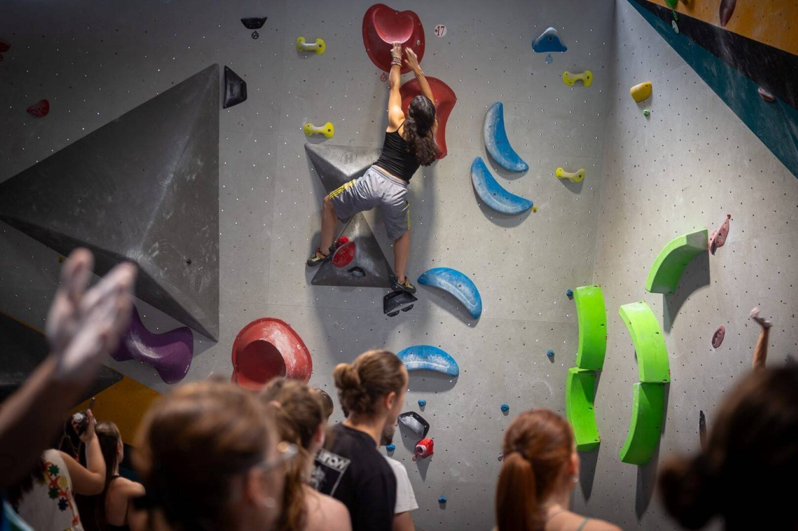 Pourquoi les salles de blocs d'escalade sont à la mode dans la métropole de Toulon