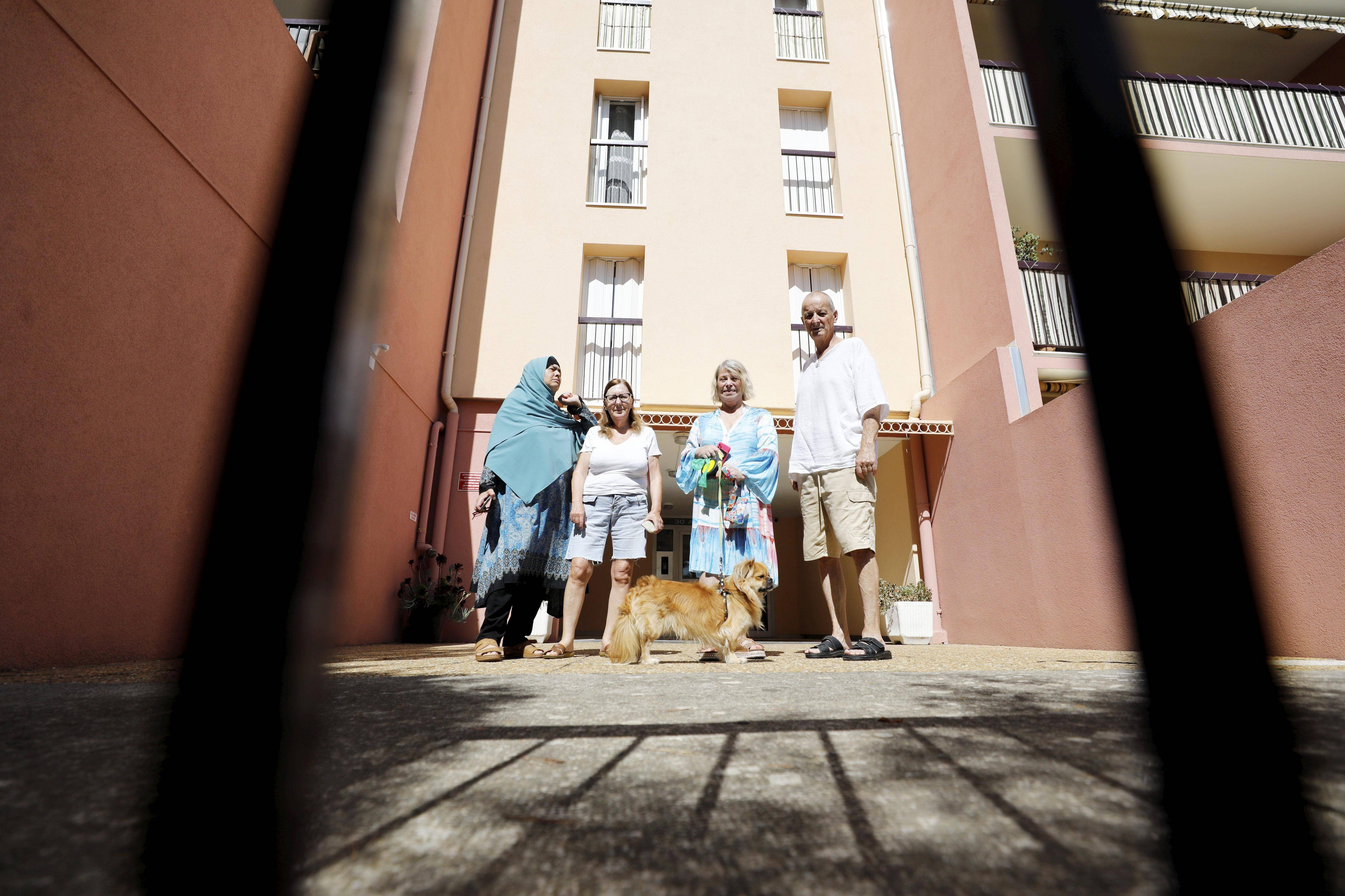 Privés d'ascenseur depuis un an dans leur immeuble de Beausoleil, ces habitants crient leur désarroi