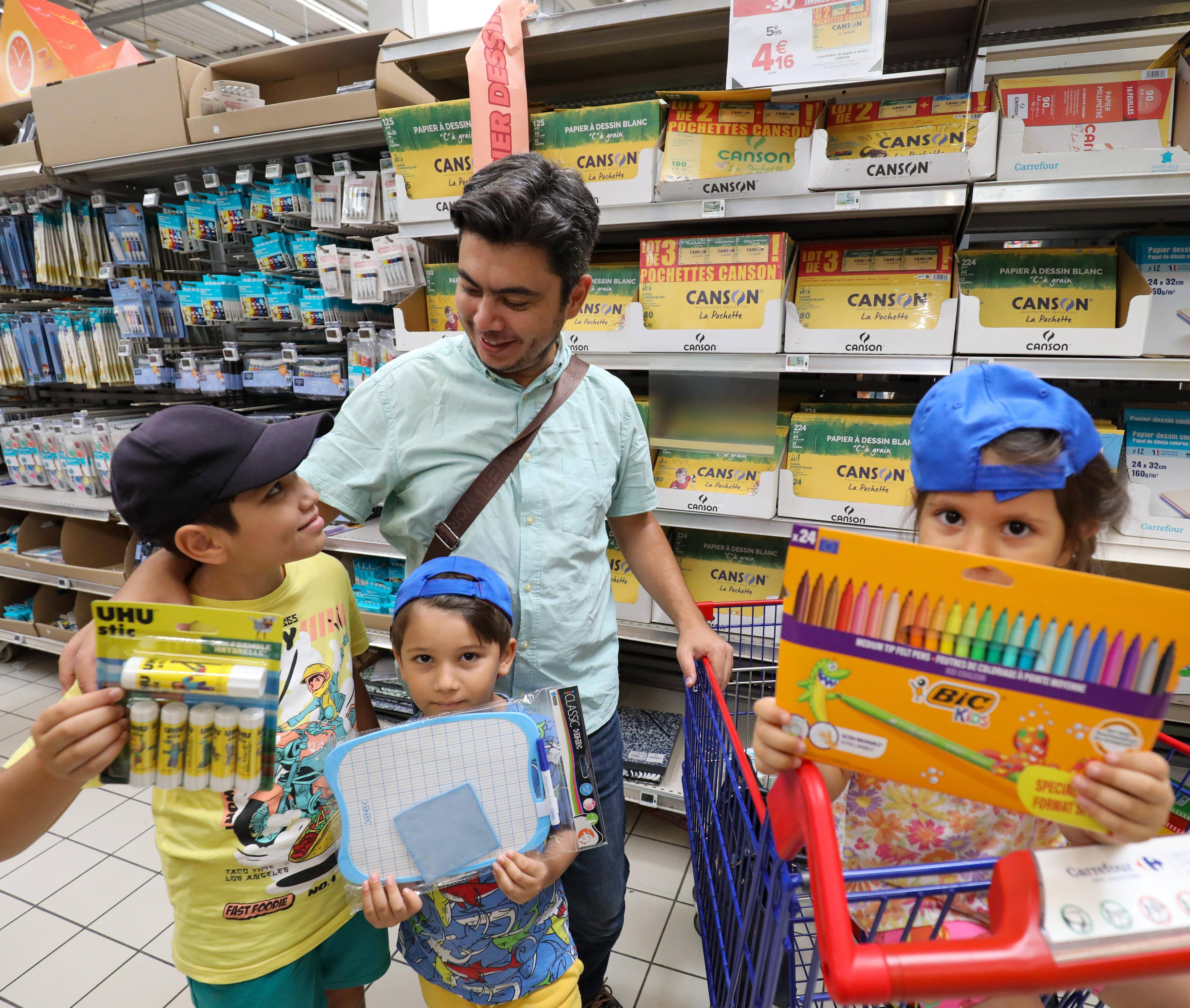 "Ça ne ferait pas de différence entre les enfants": les parents favorables à la gratuité des fournitures scolaires