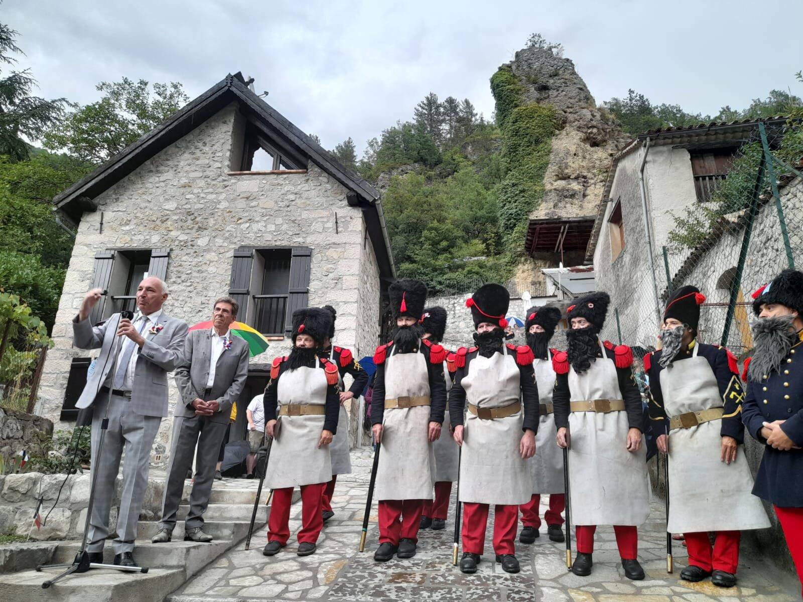 "Une opération d'envergure qui poursuivra la mise en valeur du village médiéval": Guillaumes redonne son faste à cette rue touristique