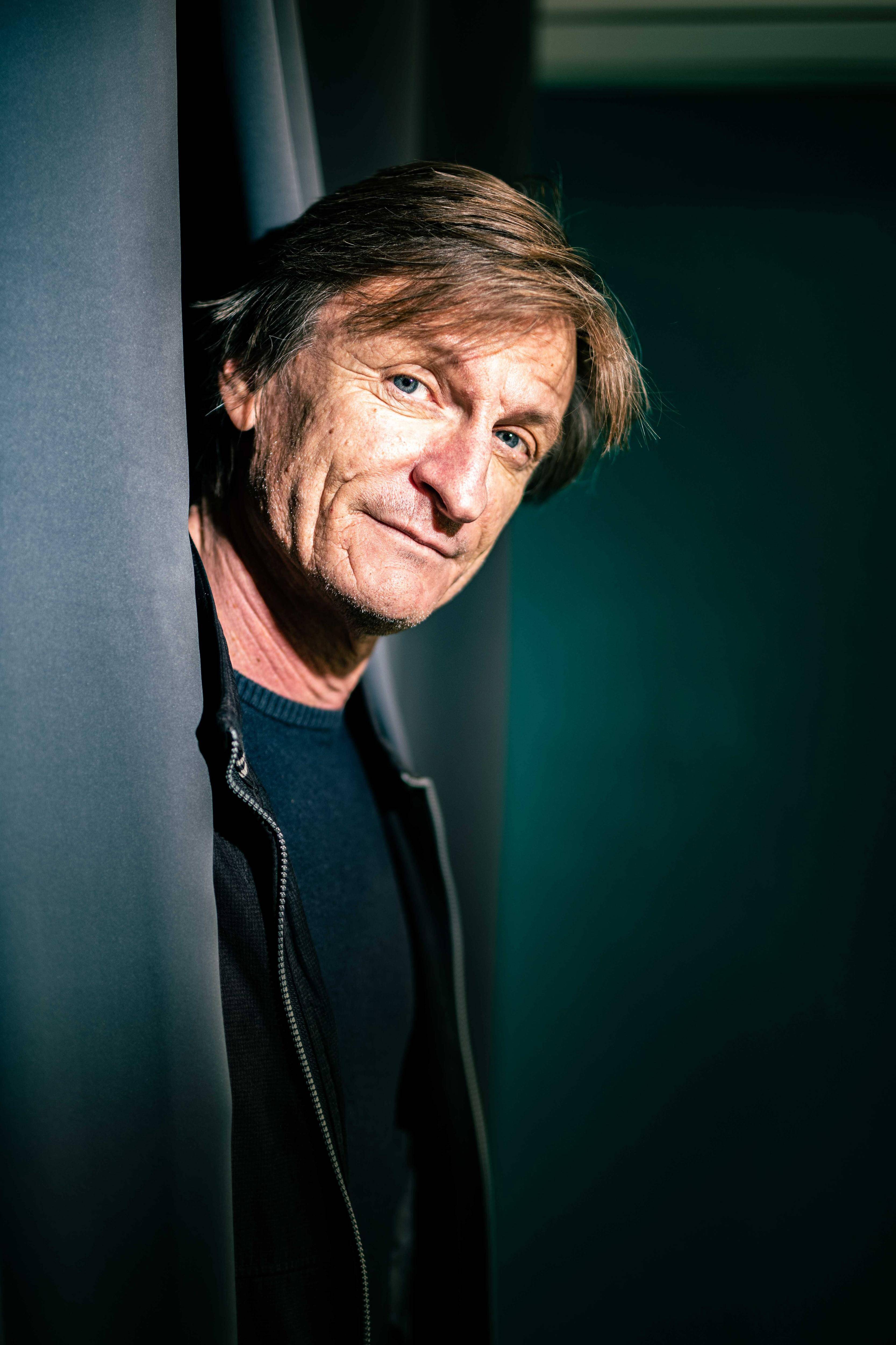 L'auteur Varois Marcus Malte donne un "coup de griffe aux dirigeants et à la politique" avec son nouveau roman "Aux marges du palais"