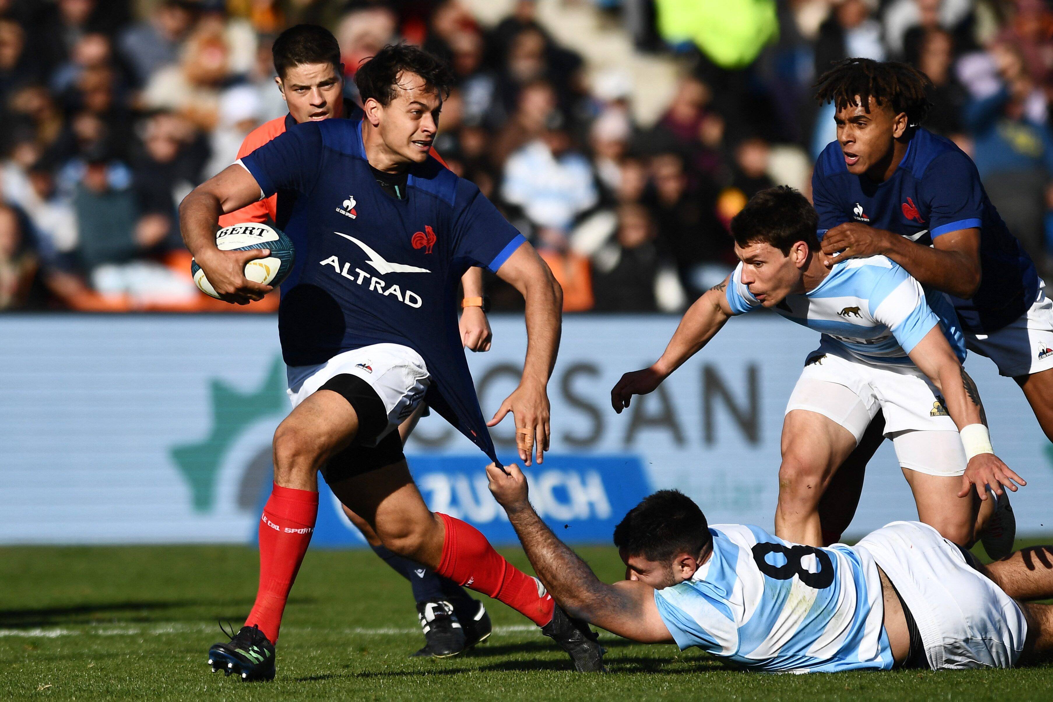 "C'étaient des posters du XV de France que j'avais dans ma chambre...": Antoine Frisch revient sur sa décision de jouer pour les Bleus