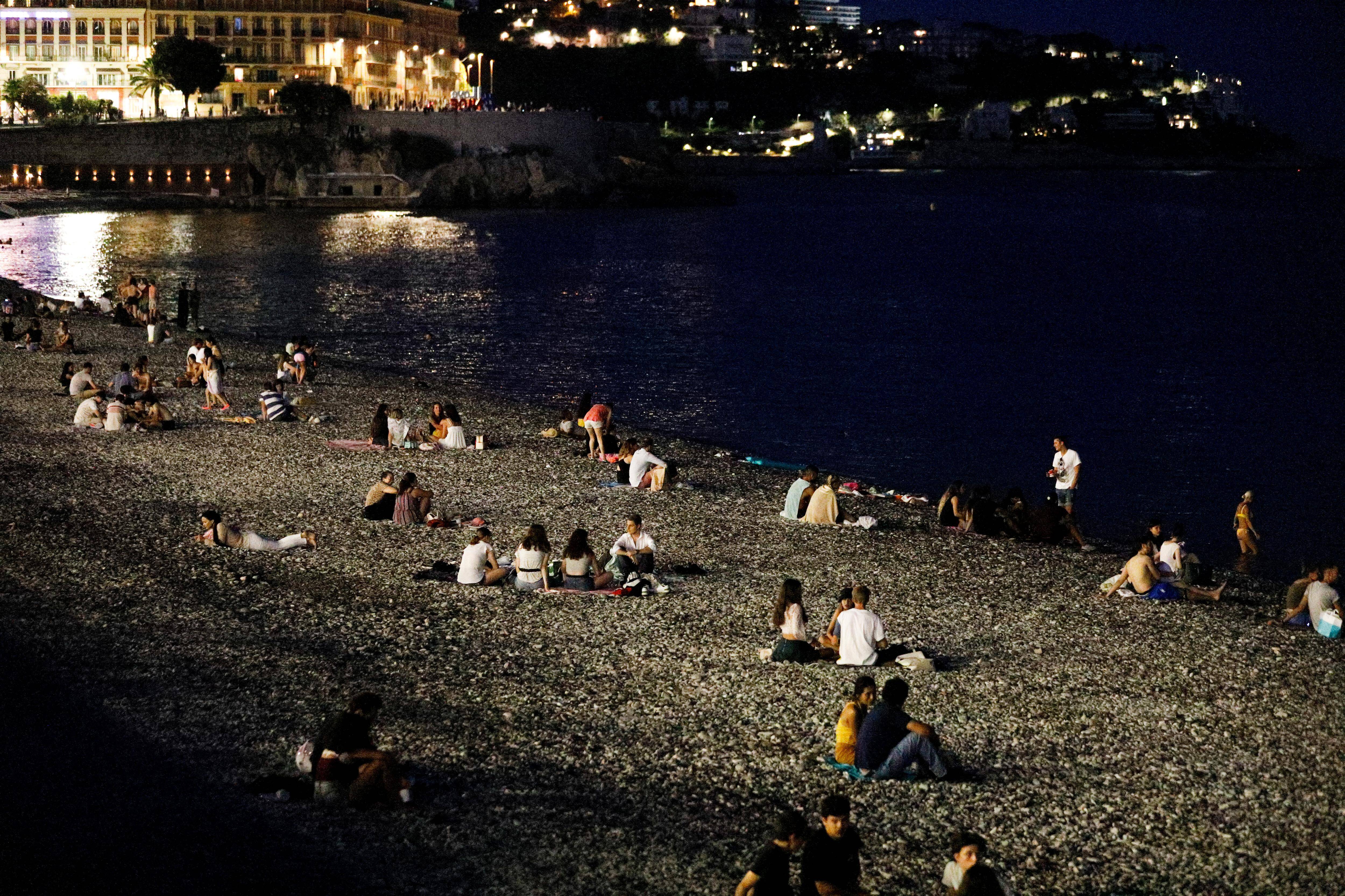18 mois de prison et une expulsion pour l'homme qui a agressé sexuellement une jeune fille sur une plage à Nice