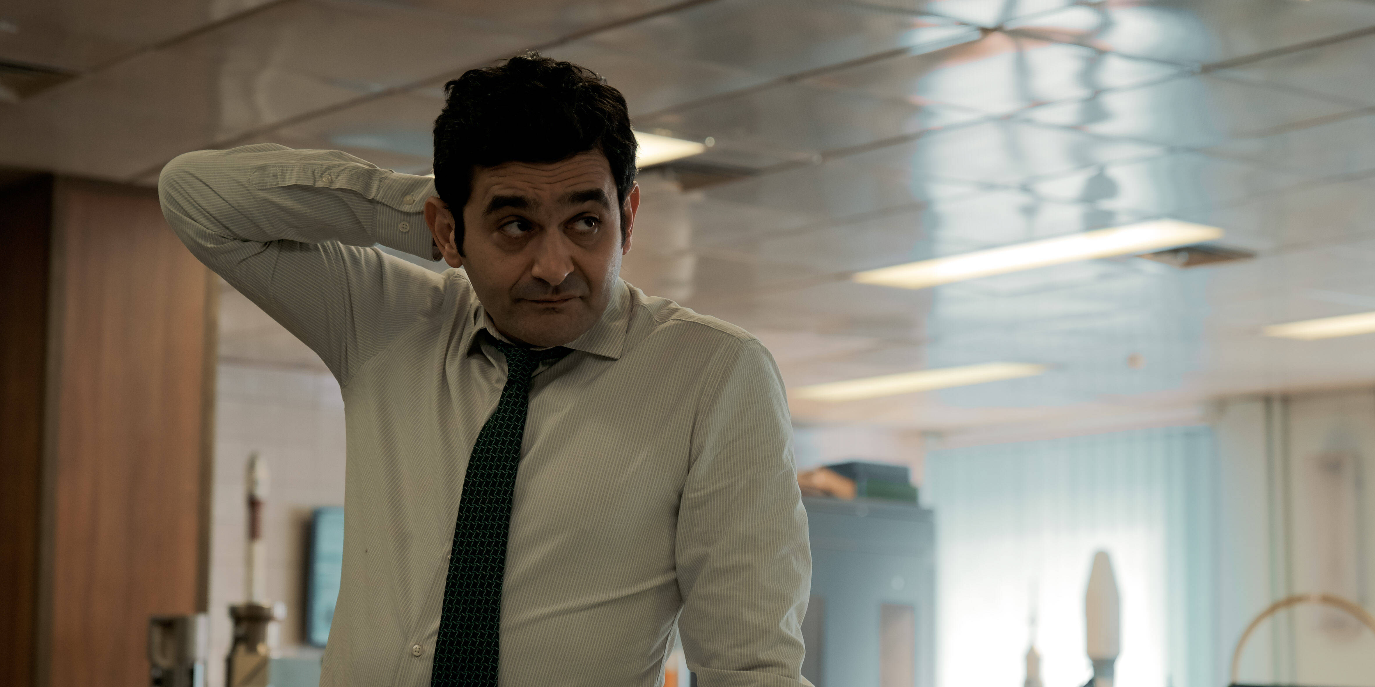 Laurent Capelluto, acteur belge en vogue, incarne un agent secret dans "L'École des espions" sur France 3