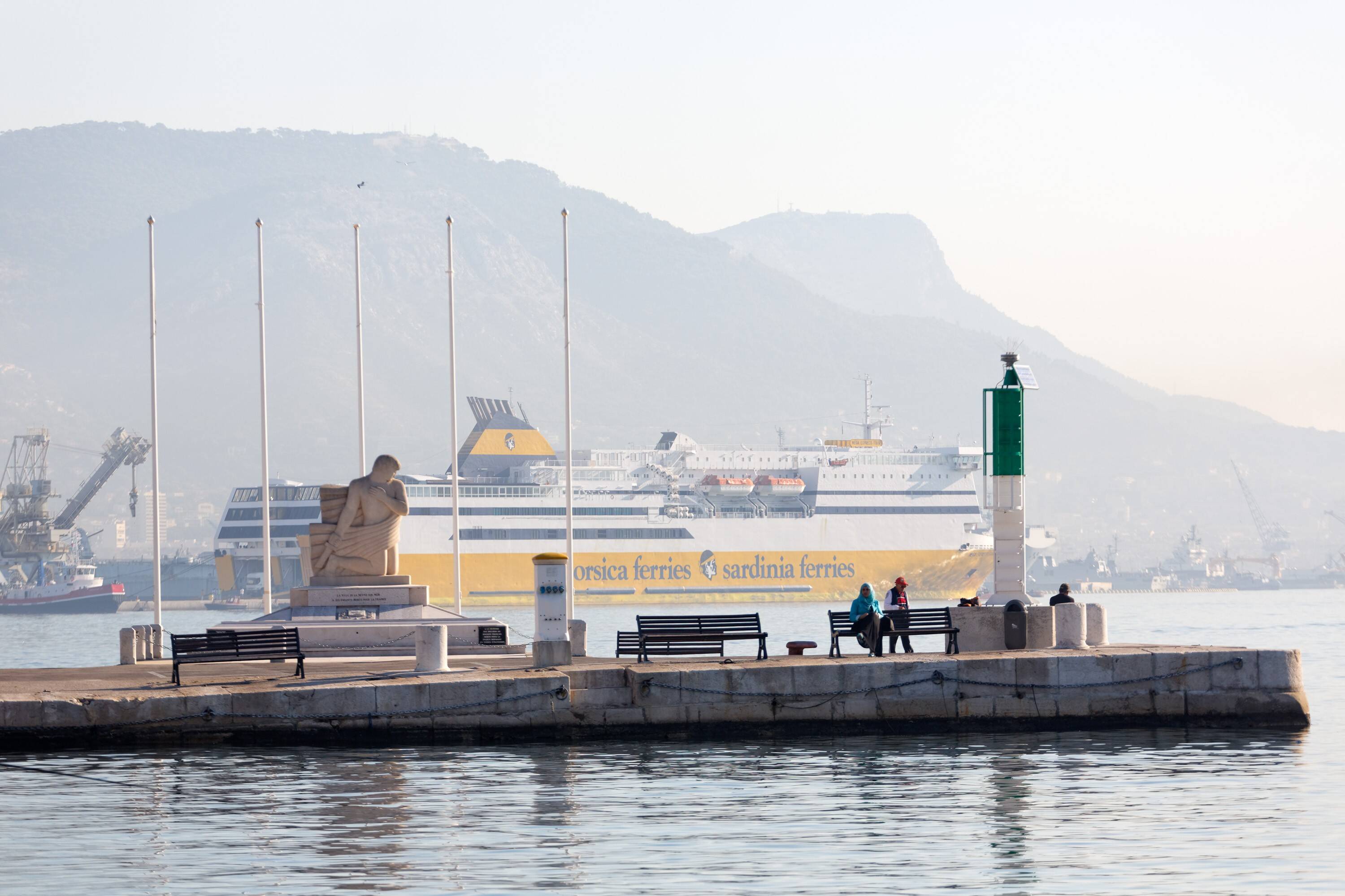 "La colère des riverains ne retombera pas": et si on déplaçait les ferries de Toulon à La Seyne-sur-Mer?