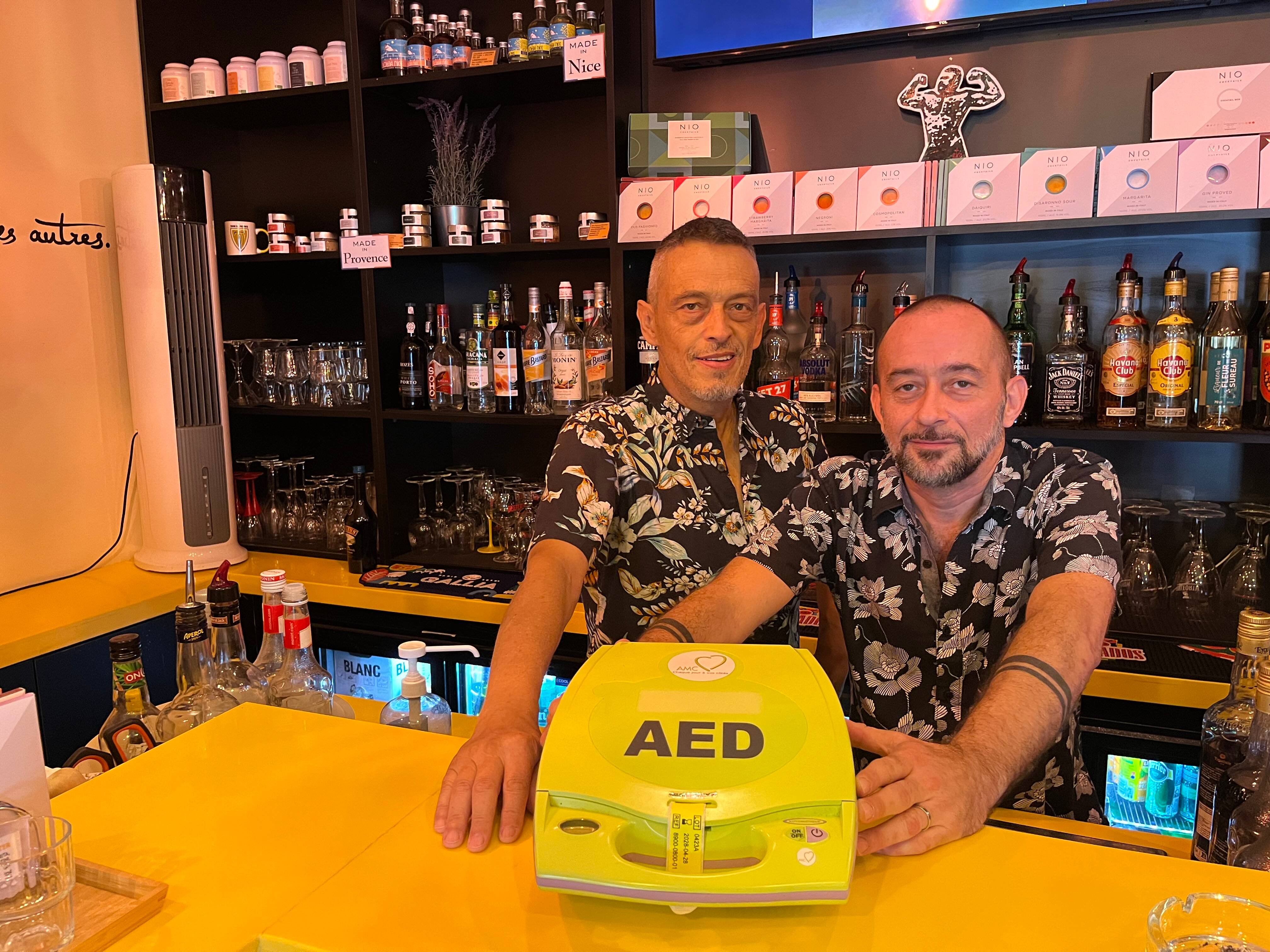 Ce bar de Nice est le premier de la ville à s'équiper d'un défibrillateur