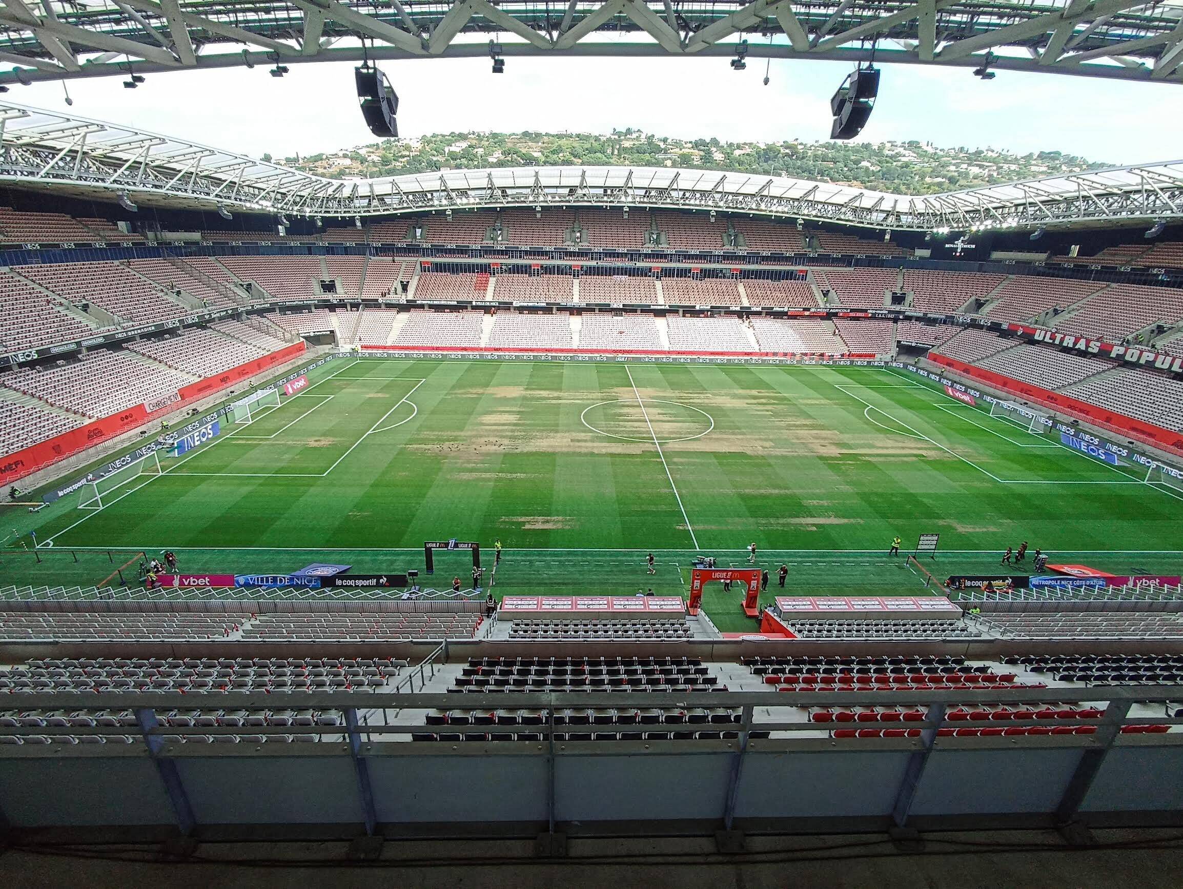 "État déplorable" de la pelouse de l'Allianz Riviera: la Ville de Nice met un coup de pression au gestionnaire du stade