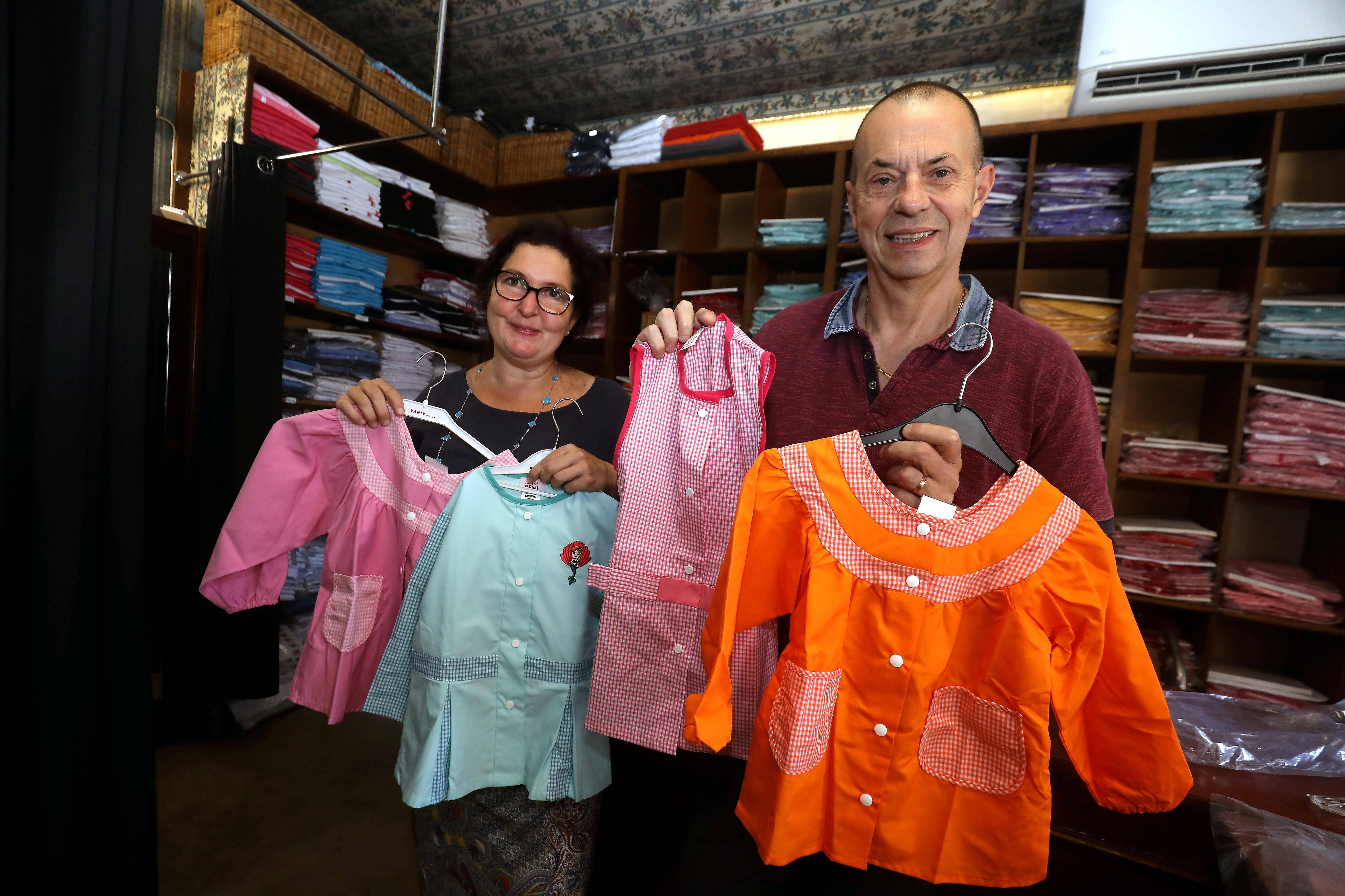 "Toujours le seul à faire de cette qualité": à Nice, ce commerce de tabliers habille les tout-petits depuis des générations