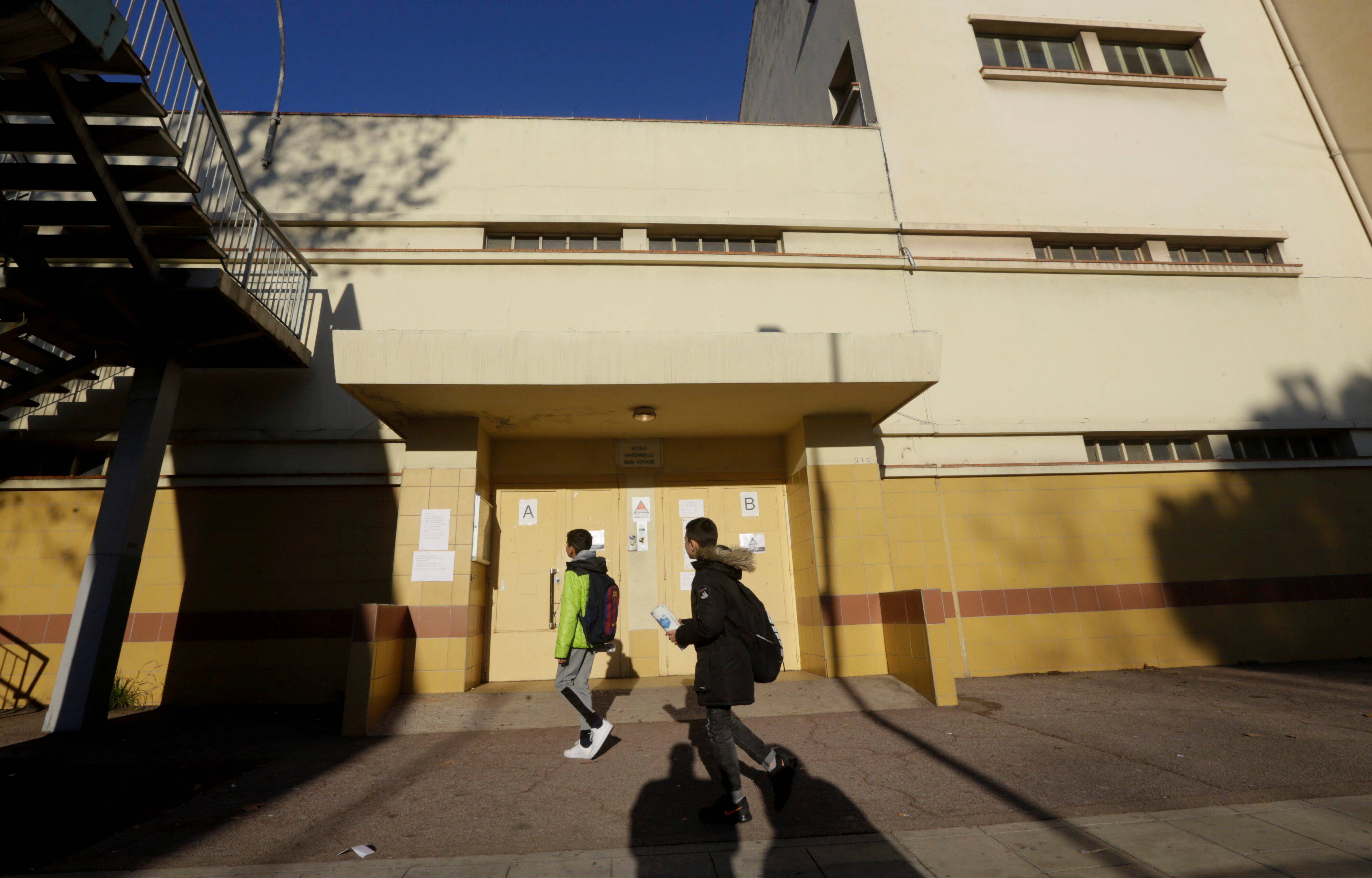 "Est-ce que c'était vraiment la priorité?": les enseignants réservés sur la mise en place de la tenue unique dans les Alpes-Maritimes