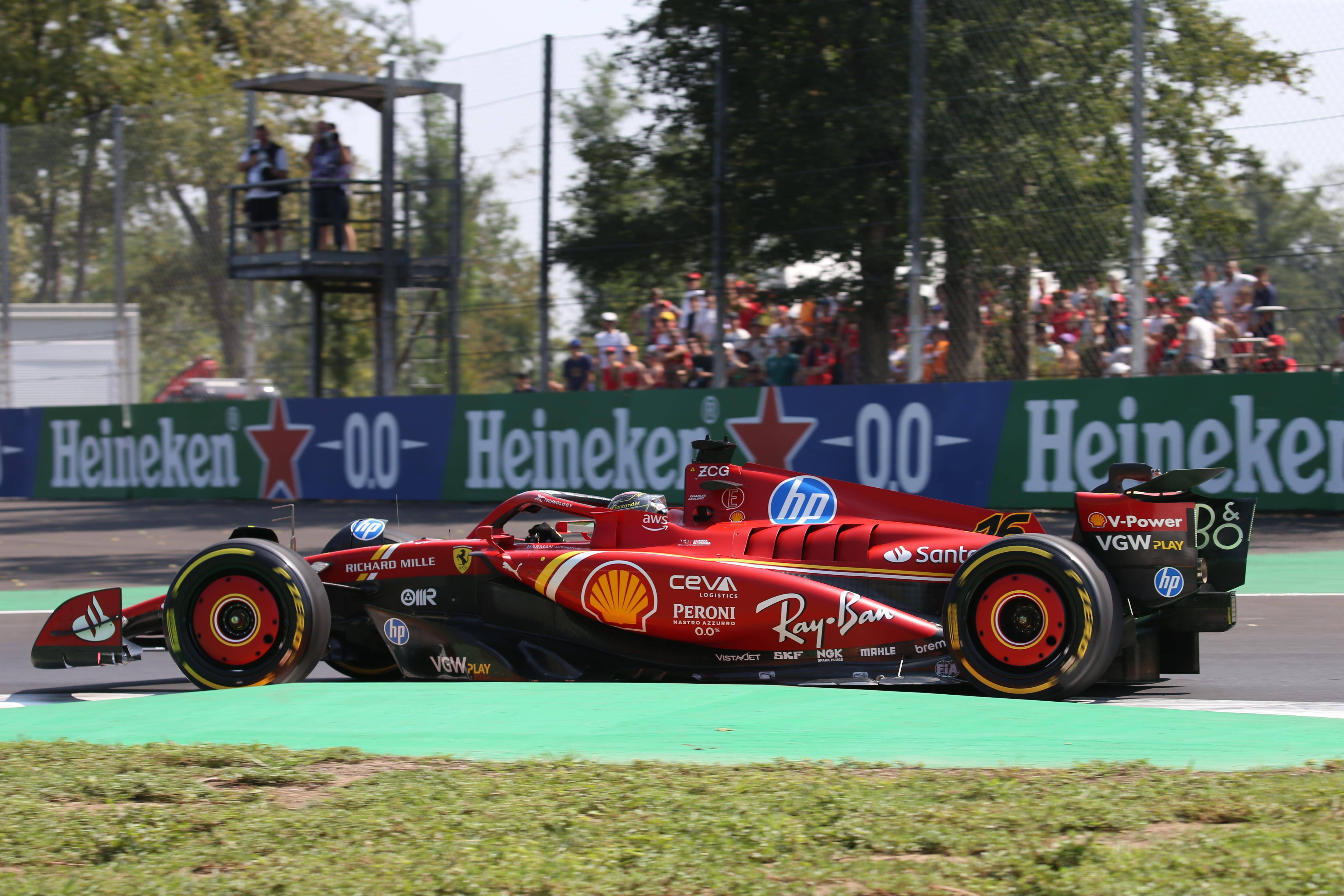 Le pilote monégasque Charles Leclerc surprend les McLaren pour s'adjuger le Grand Prix d'Italie