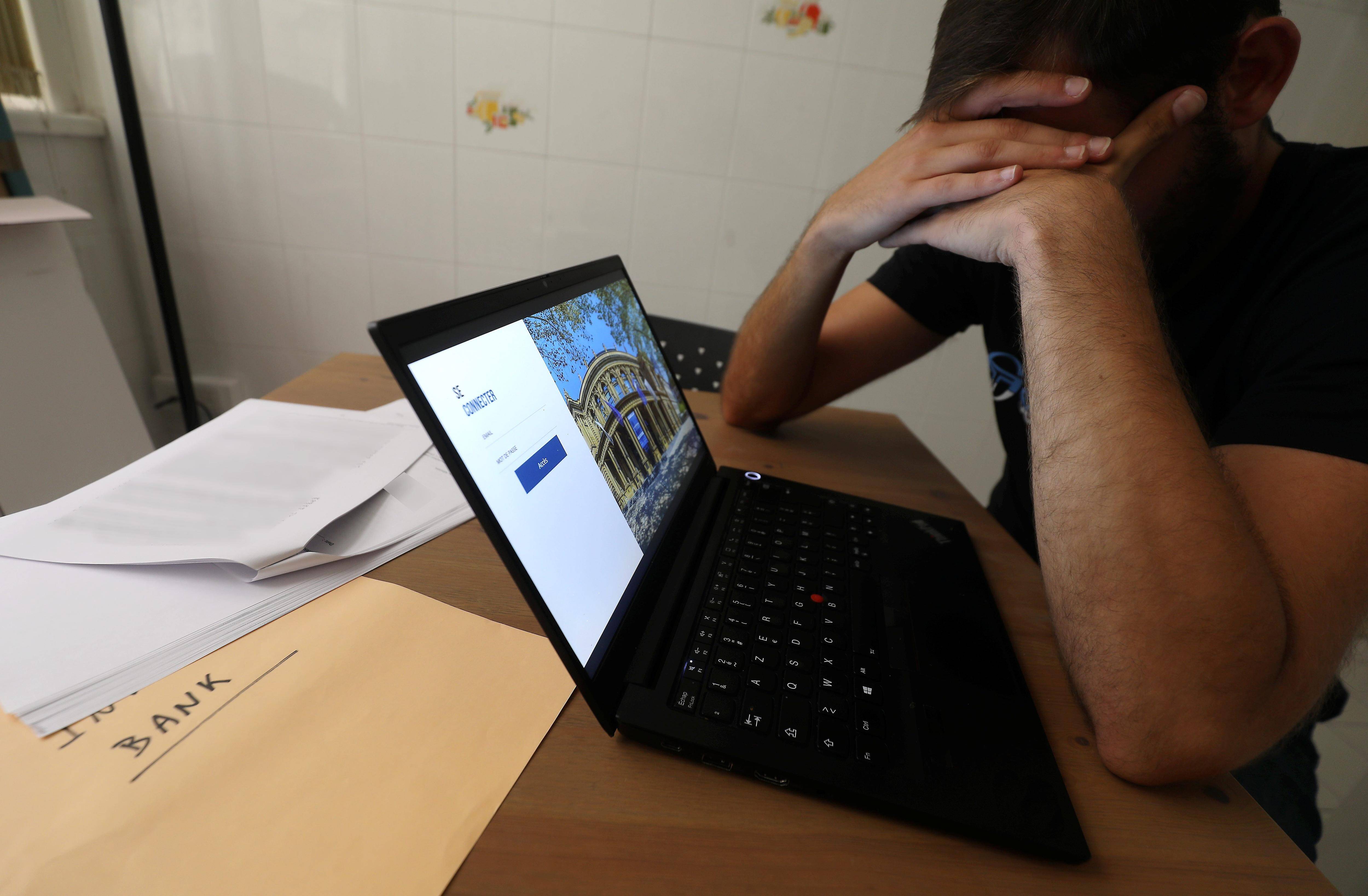 436.000 euros en fumée: un retraité de Monaco et ses enfants perdent les économies d'une vie à cause d'une fausse banque en ligne