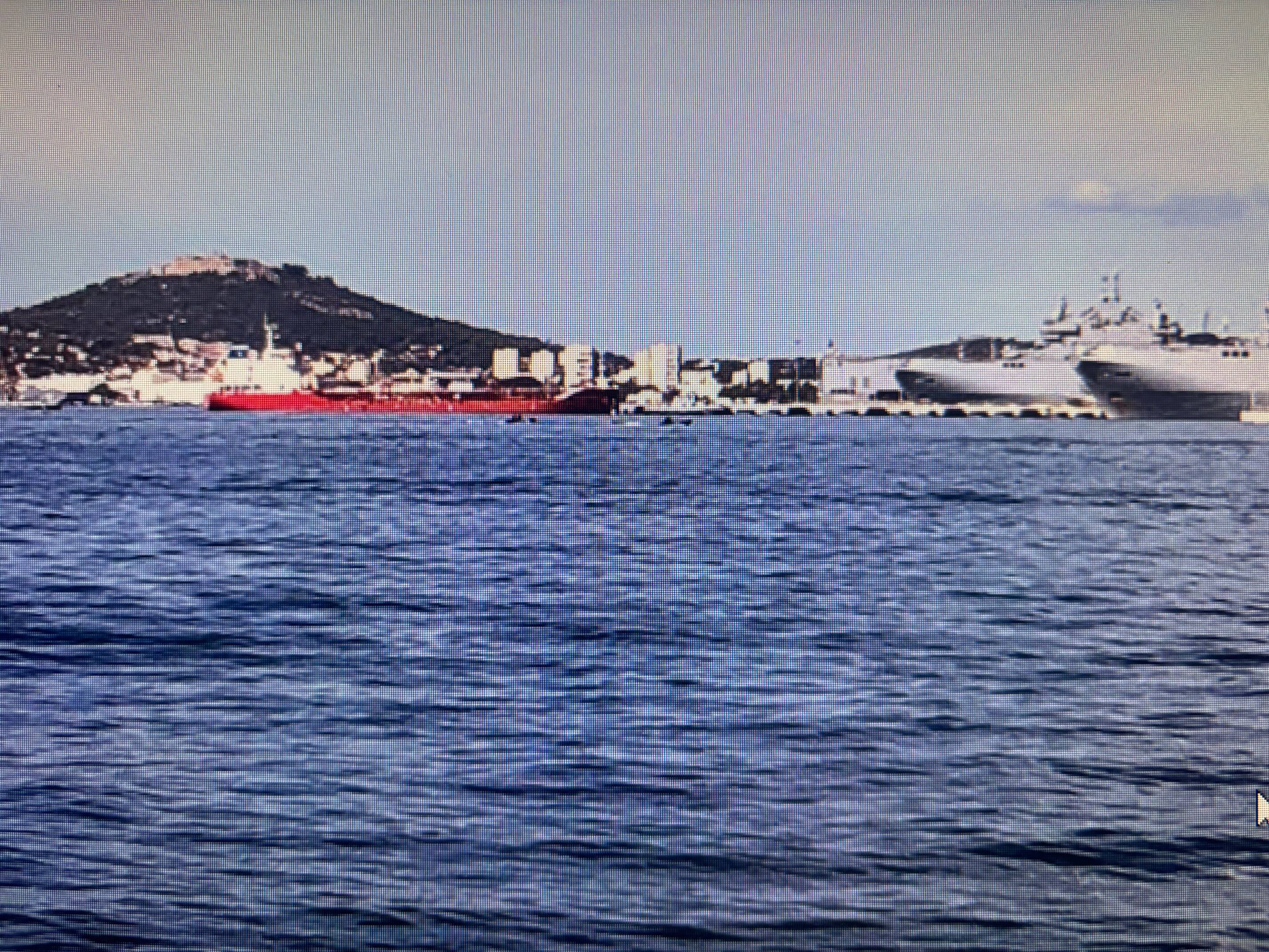 Une escale qui soulève des questions... Le pétrolier chinois est arrivé en base navale de Toulon