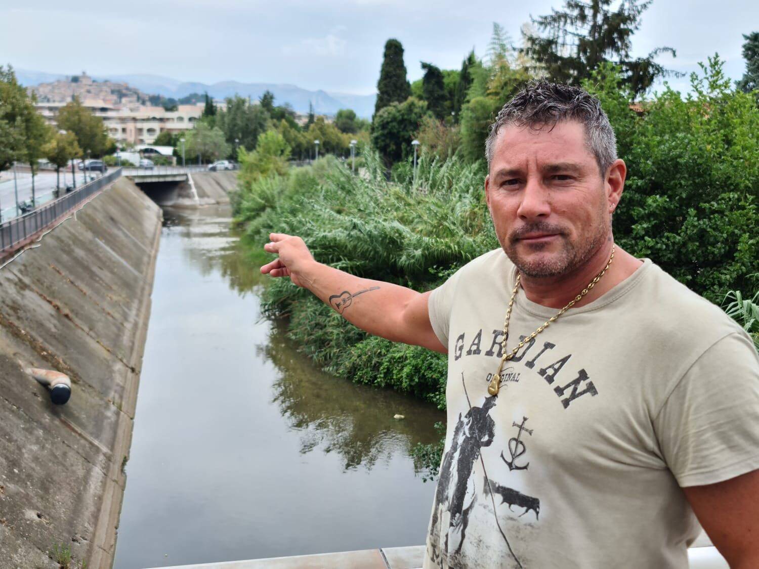 "Filets, cannes à pêche et même harpons": des braconniers sévissent sur plusieurs fleuves côtiers, une commune des Alpes-Maritimes en alerte