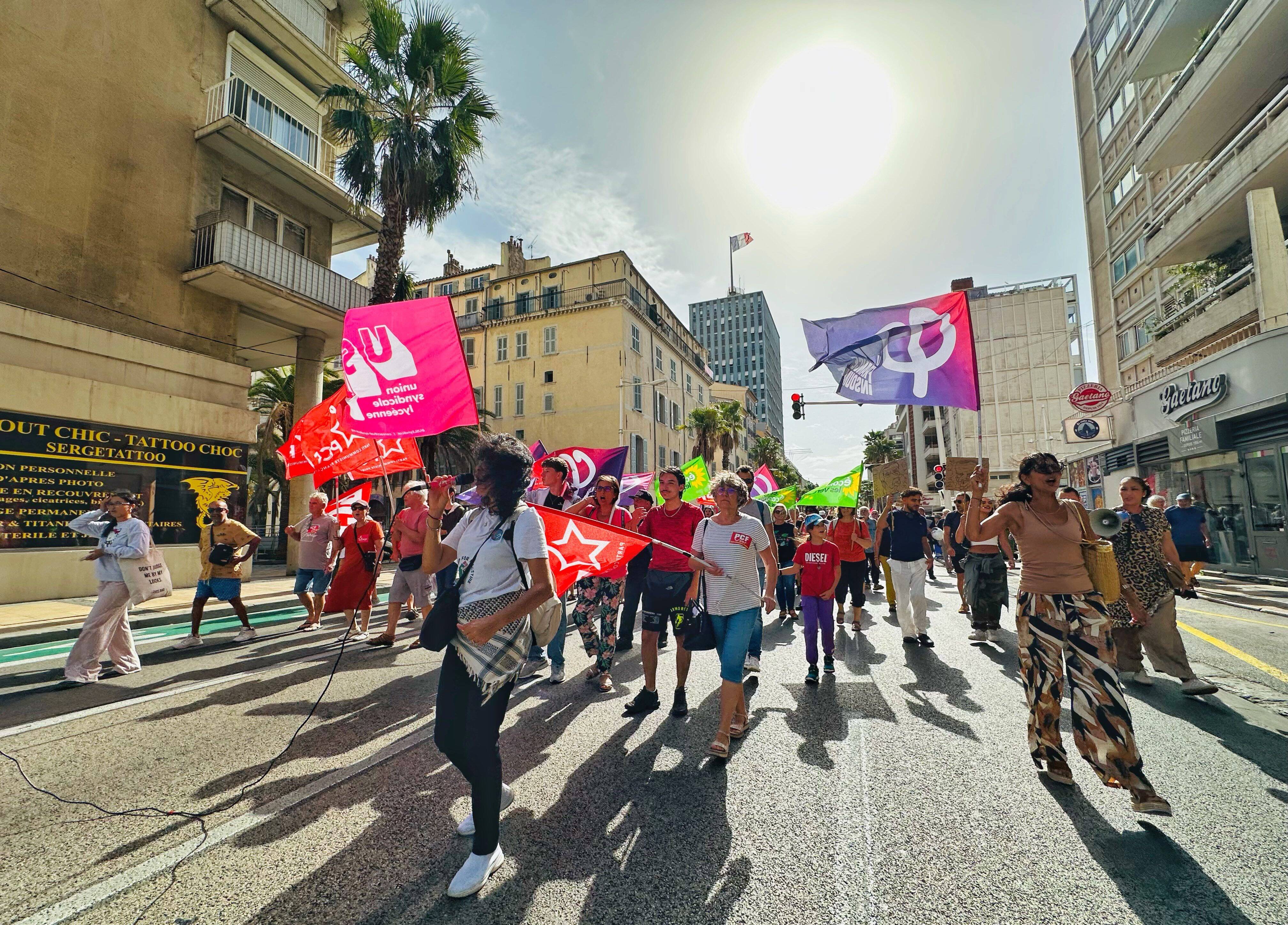 Manifestation à Toulon: le Nouveau Front populaire ne veut pas de Michel Barnier