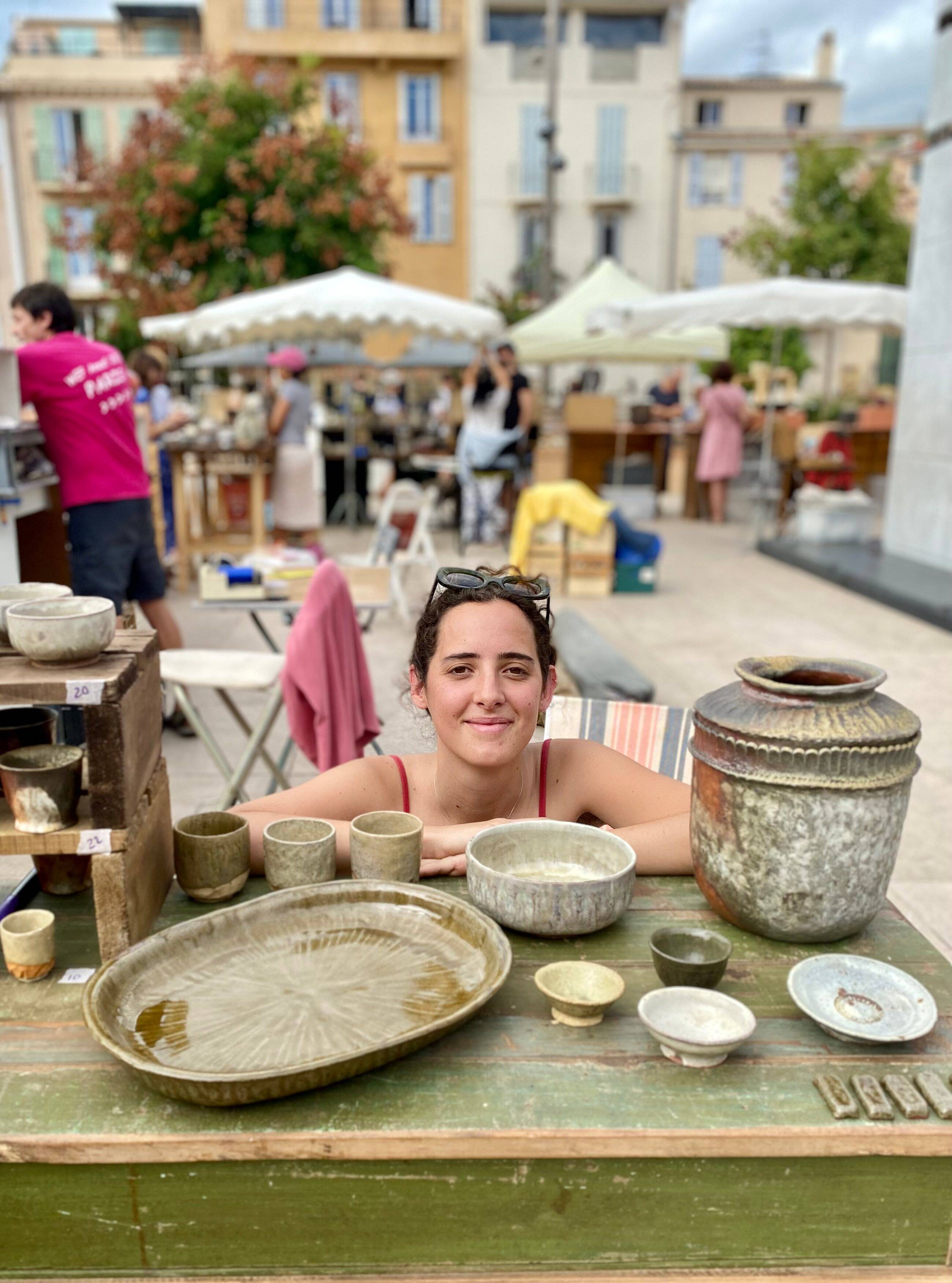 "Une grande fête pour nous": qu'est-ce qui fait le succès du marché potier antibois?