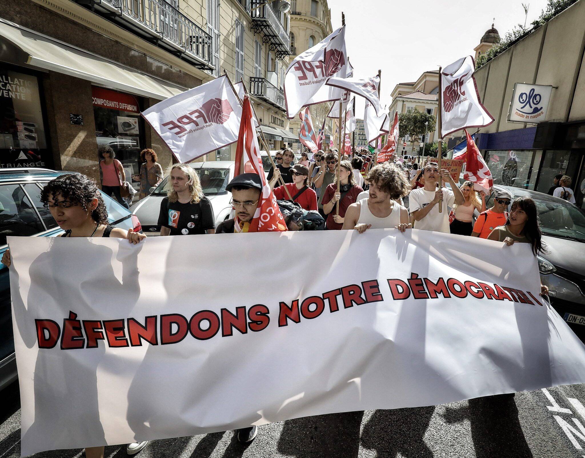 "On veut répondre au coup de force d'Emmanuel Macron et dire que la jeunesse est mobilisée": manifestation à Nice à l'initiative du Front populaire étudiant