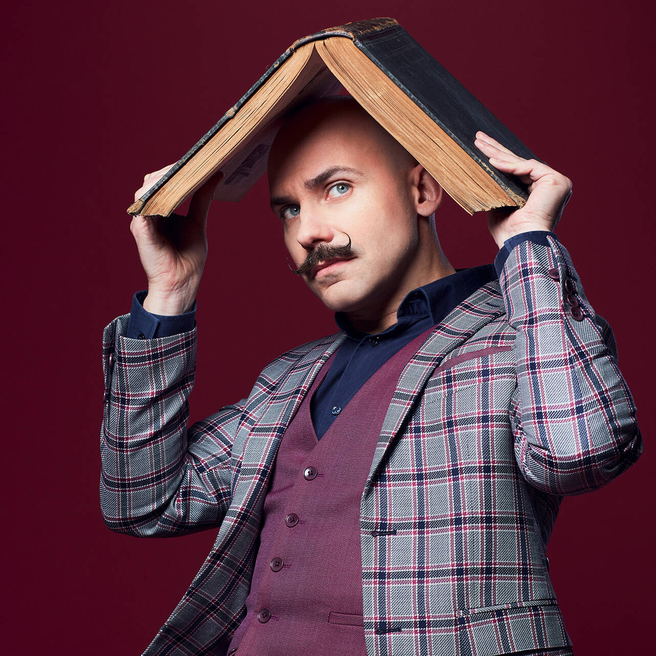 "C'est une fantaisie personnelle que j'ai gardée": on a parlé moustache avec le mentaliste Viktor Vincent, bientôt en spectacle à Cannes et Sanary