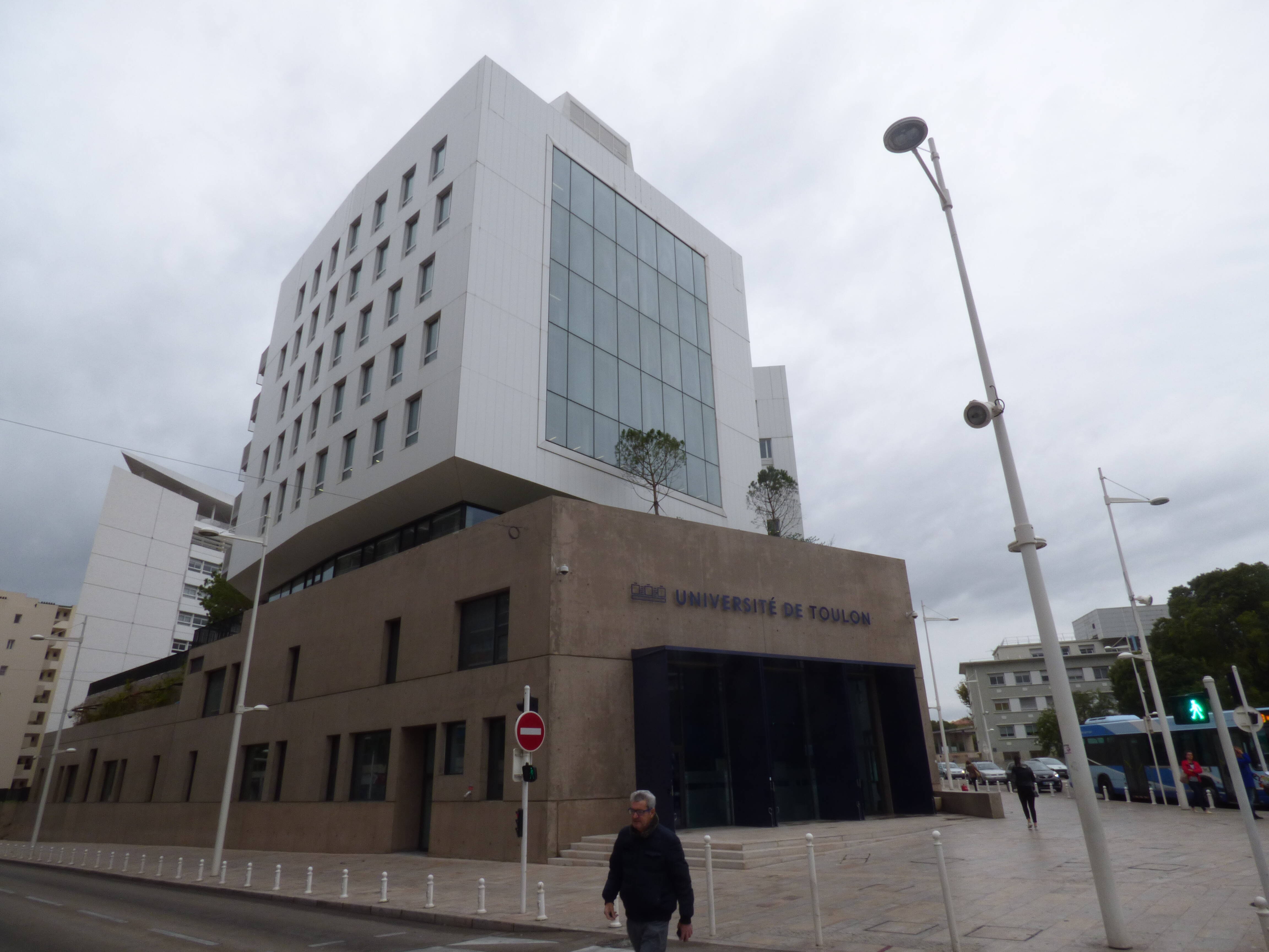 "Le logement, c'est près de la moitié du budget": le coût de la vie étudiante toujours élevé à Toulon