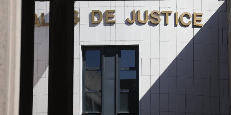 Assises d’appel: un chauffeur de taxi clandestin accusé de deux viols à Marseille