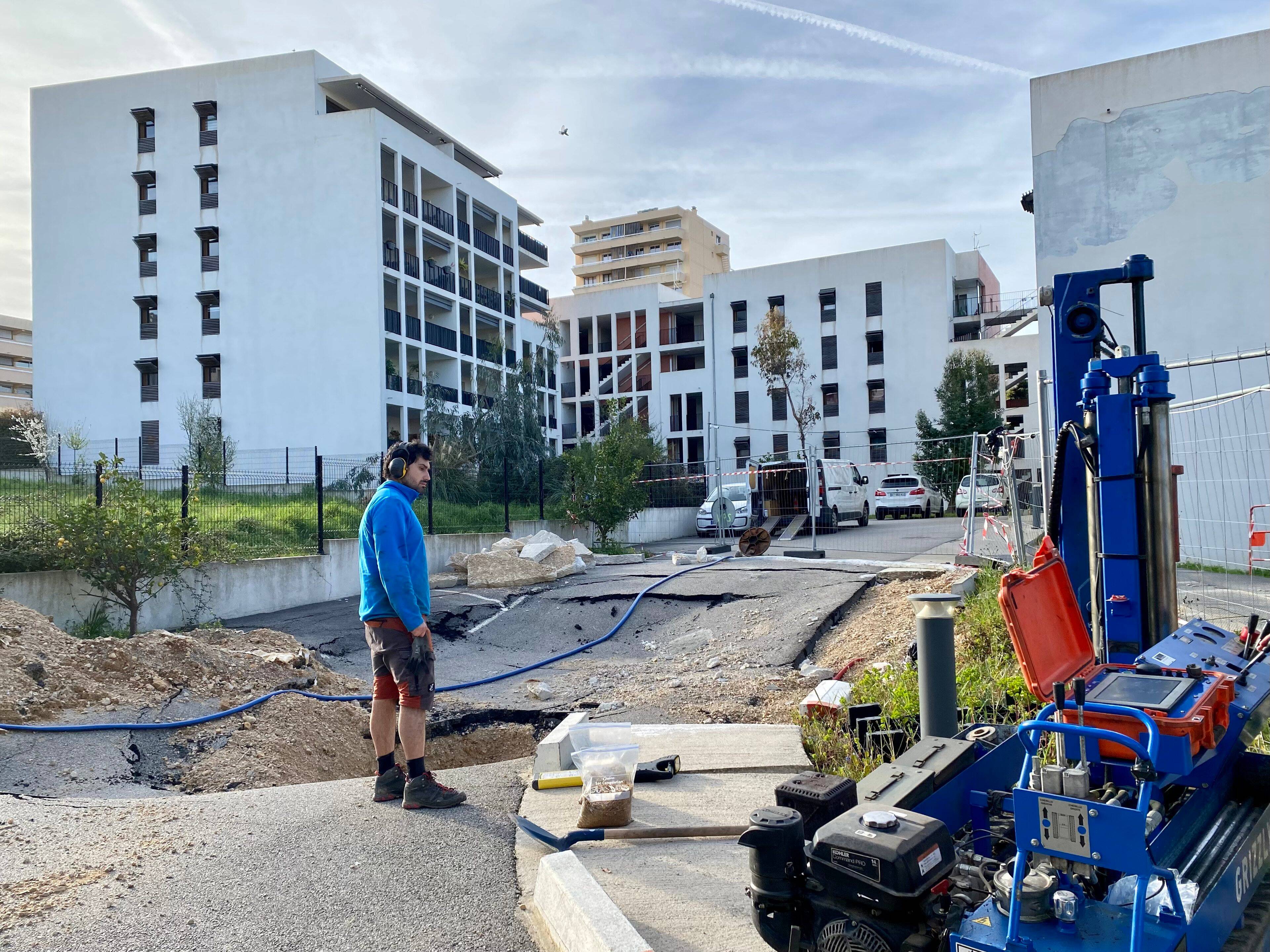 Antibes: la route de leur résidence sera-t-elle vraiment réparée un jour?