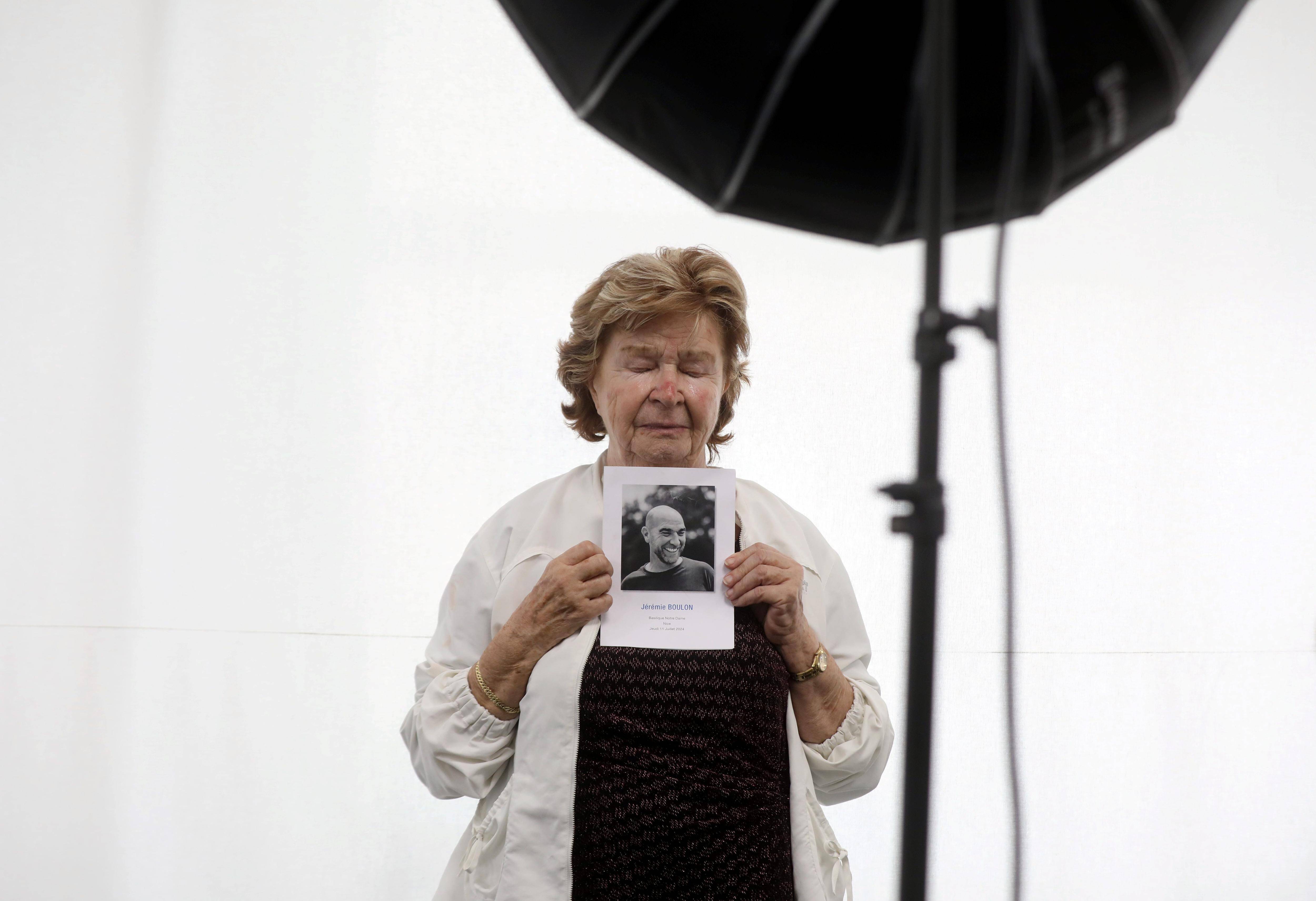 "Ma vie s'est effondrée mais je veux être là pour la justice, pour que ça s'arrête": 3.000 portraits pour ne pas oublier les victimes de la route et leurs familles