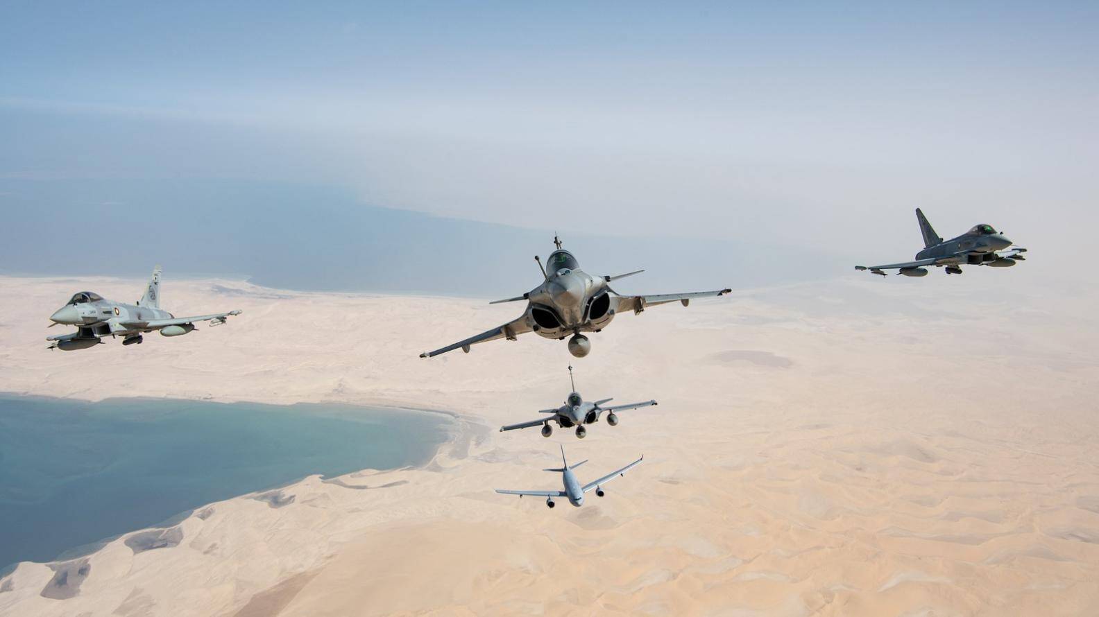 Recrutement dans l'armée de Terre, mission Pégase, 70 ans de l'ALAT... l'actualité de la Défense en bref