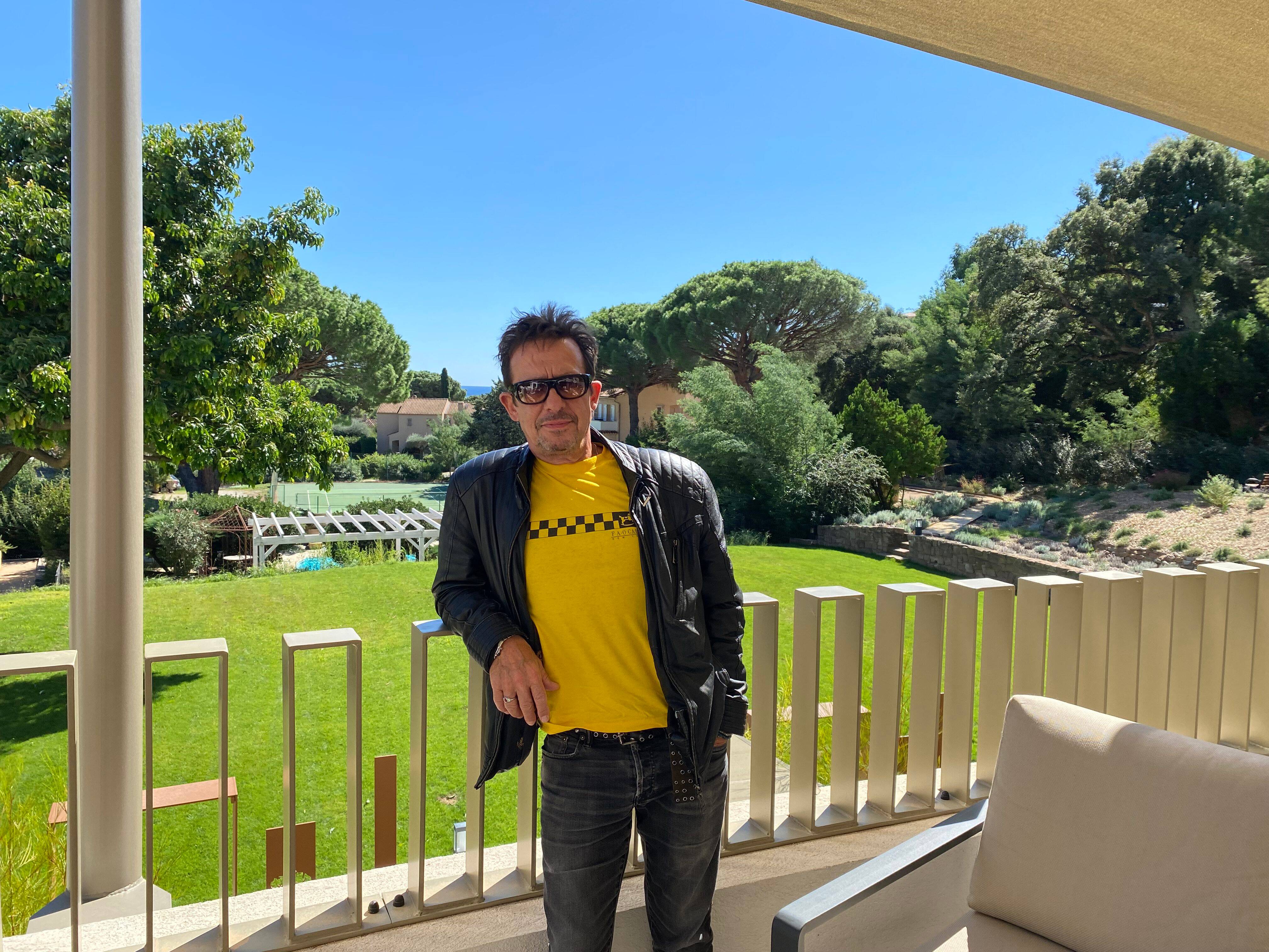 "La musique, ce n'est que de l'émotion": on a interviewé le compositeur de BO cultes Eric Serra, parrain du Festival Passion Méditerranée à Cavalaire