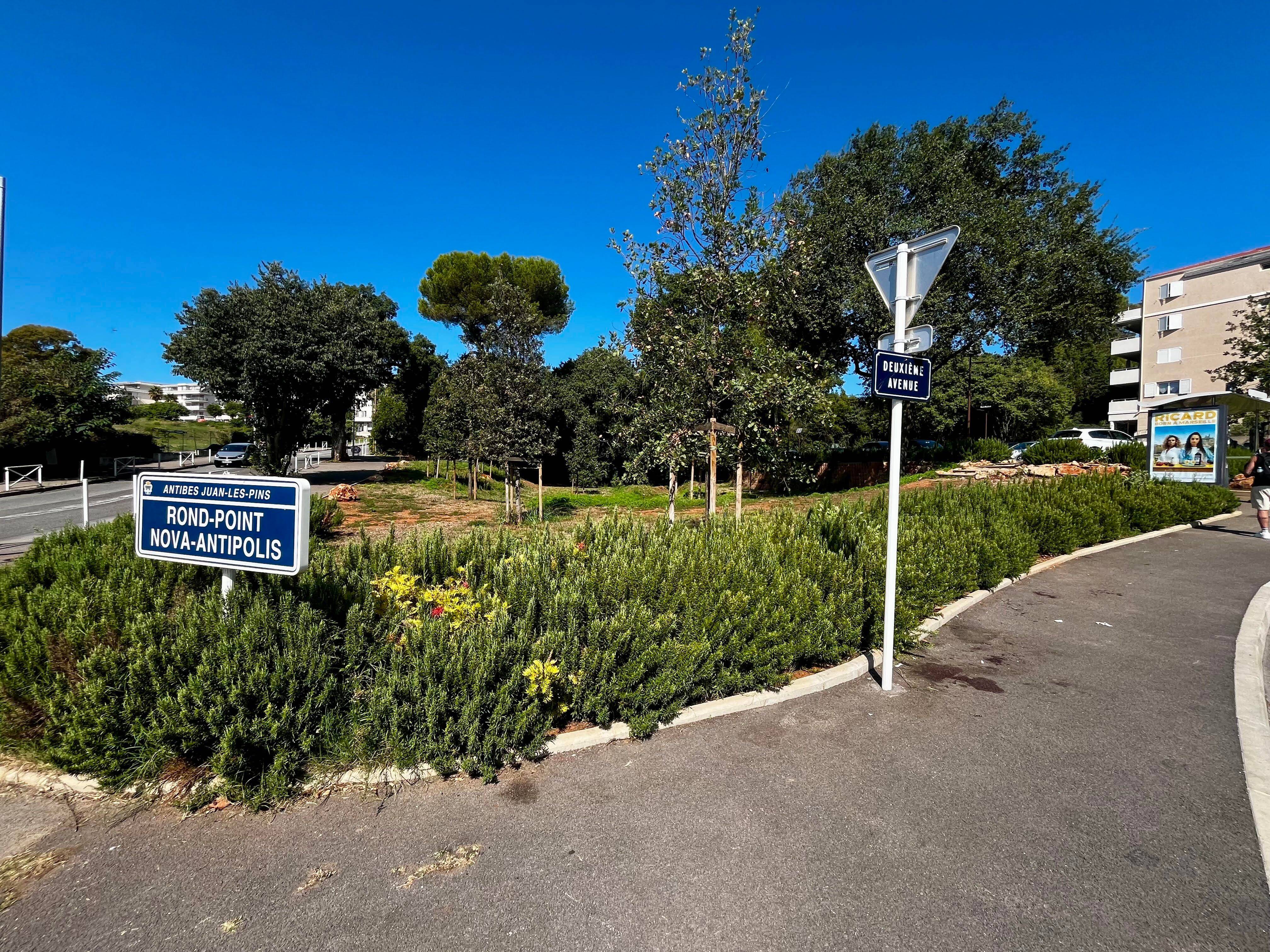 "Il s'est écroulé et les autres ont pris la fuite"... Ce que l'on sait après la mort d'un adolescent tué par arme blanche à Antibes