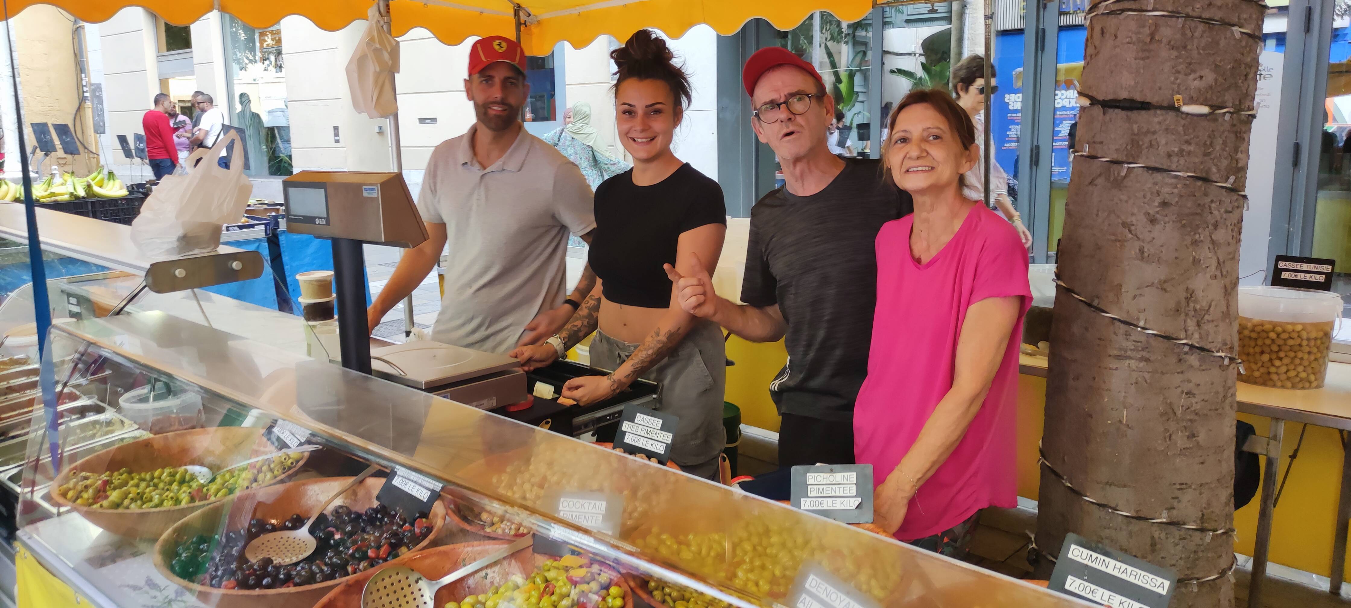 "C'est une déchirure mais il le faut...": sur le marché de Toulon, une page se tourne pour la célèbre famille vendeuse d'olives