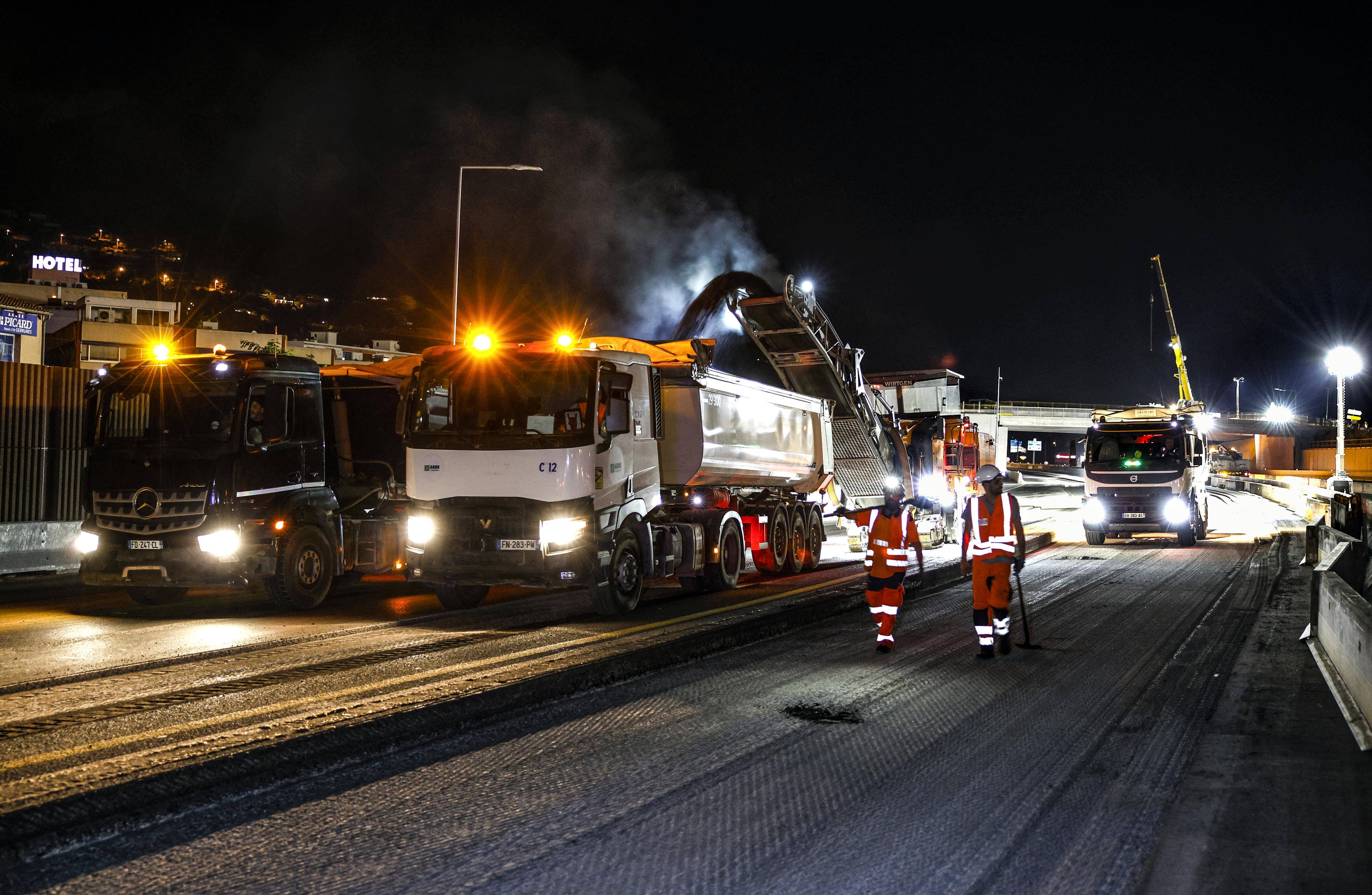 "On est sur la dernière ligne droite": immersion de nuit au coeur des travaux d'élargissement de l'autoroute A57
