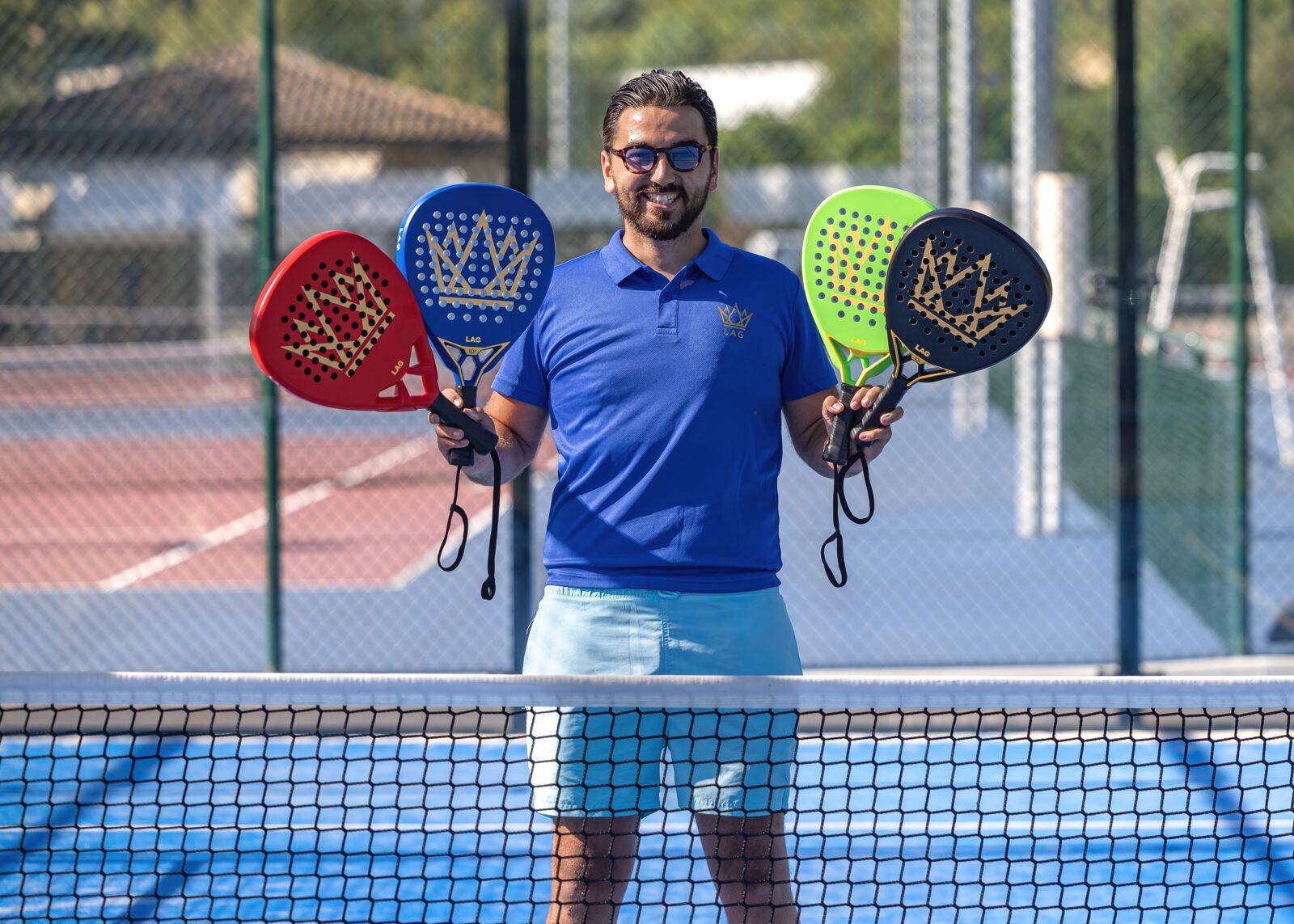 Face aux ténors du secteur, Théo Leroy a lancé sa marque de raquettes de padel made in Cannes