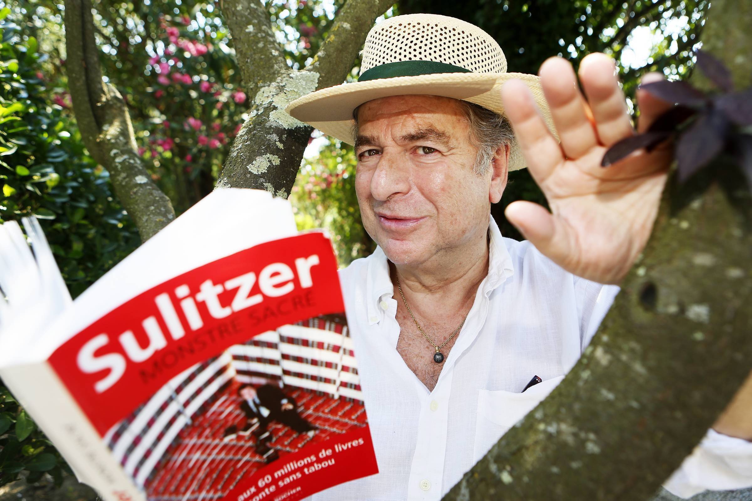 Agressés par un voisin condamné à Nice, l'écrivain Paul-Loup Sulitzer et sa compagne ont dû déménager à l'île Maurice