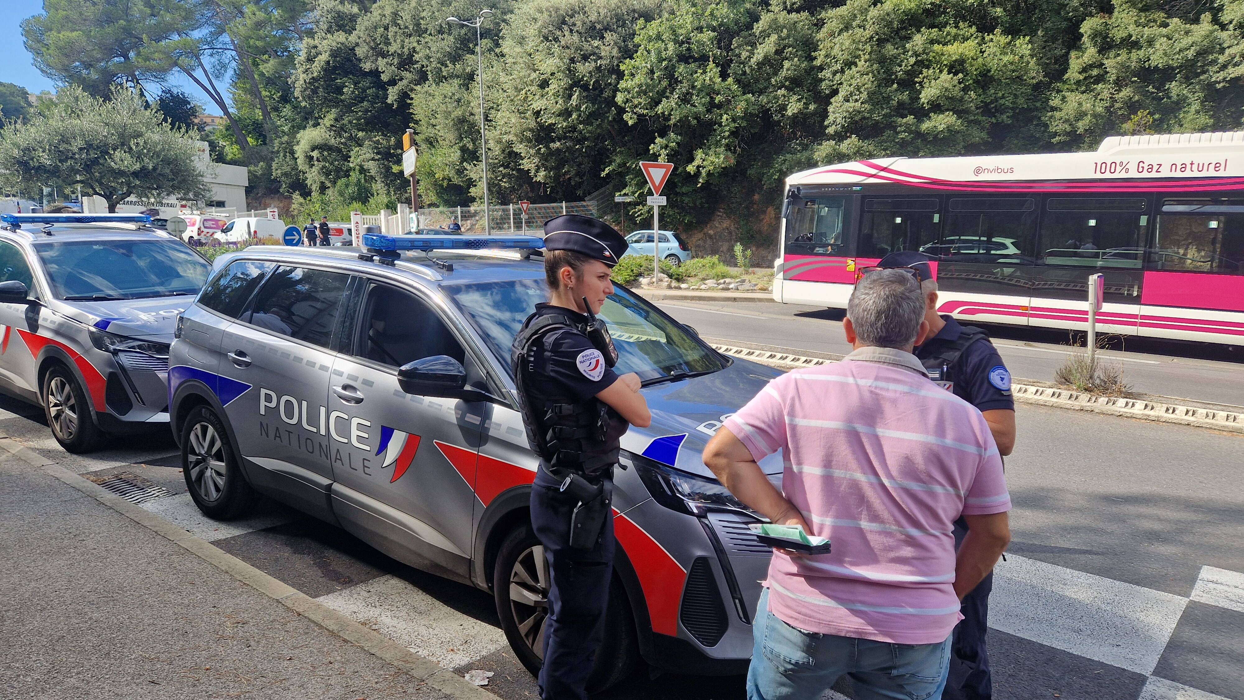 "Nous sommes présents et nous ne lâcherons rien": 76 verbalisations en deux heures de contrôle routier jeudi à Vallauris