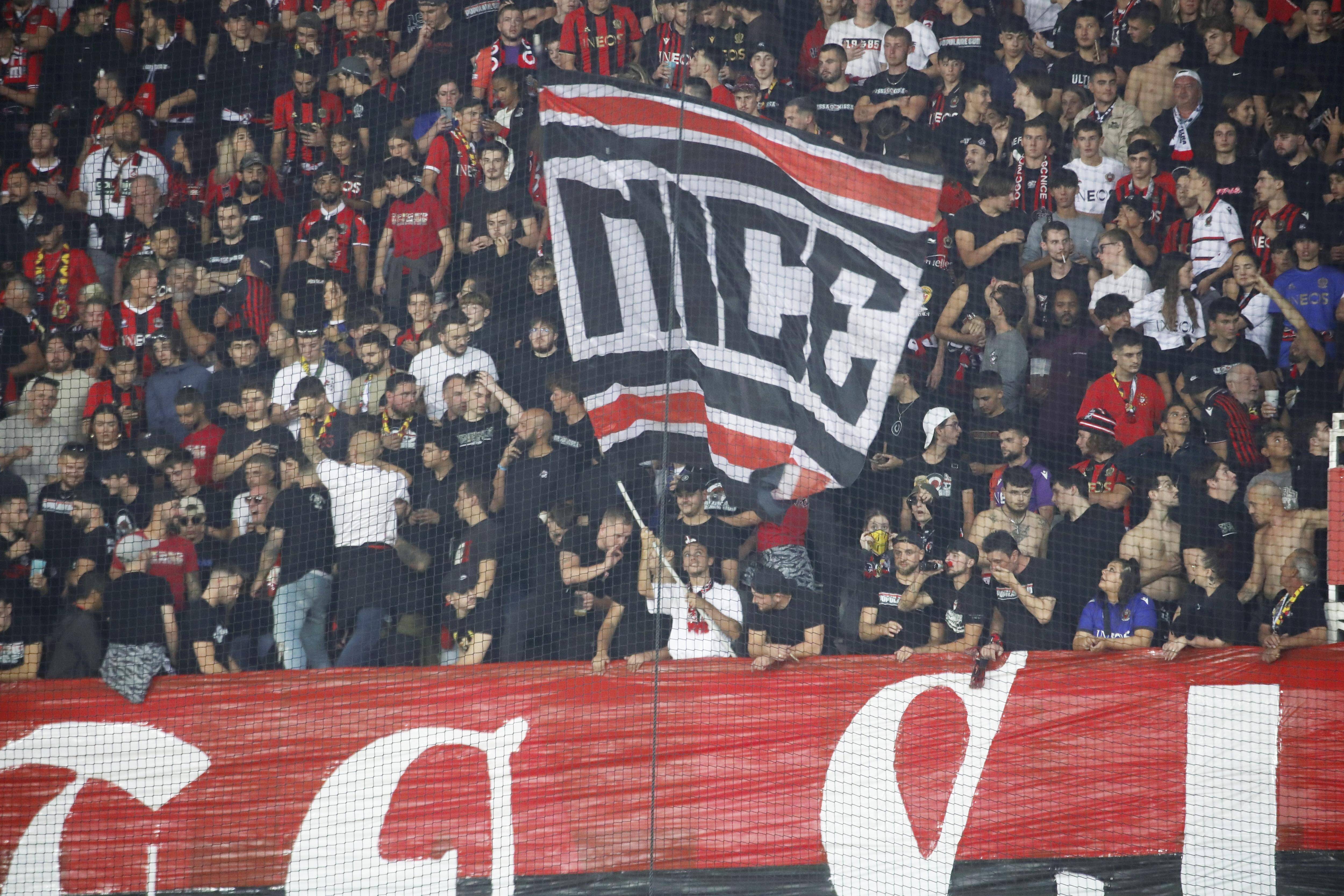 Des échauffourées ont éclaté aux portes de l'Allianz Riviera entre supporters de l'OGC Nice et policiers à l'arrivée des visiteurs stéphanois