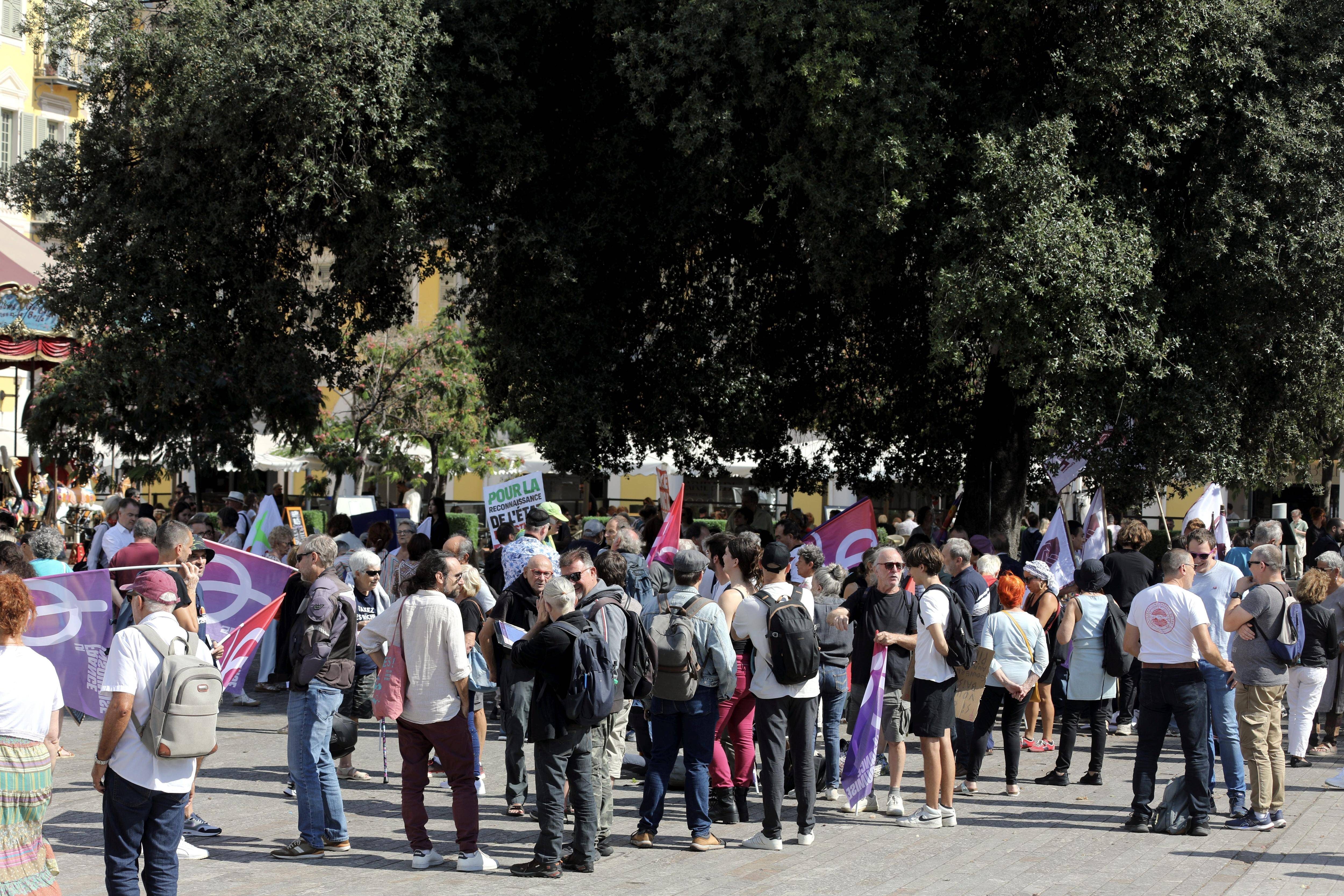 300 personnes ont manifesté contre le gouvernement Macron-Barnier, ce samedi à Nice