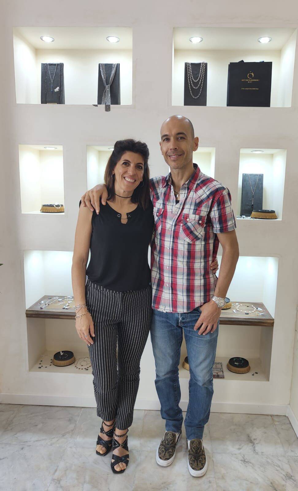 35 ans après, ils se retrouvent et (re)tombent amoureux, leur nouvelle vie s'écrit à Nice