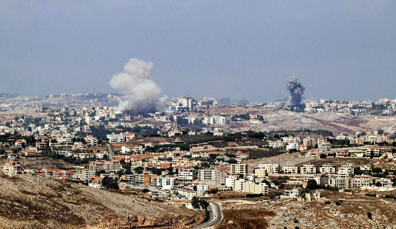 Sous les bombes à Beyrouth ou à l'abri sur la Côte d'Azur, ils vivent à nouveau l'horreur de la guerre au Liban, ils racontent