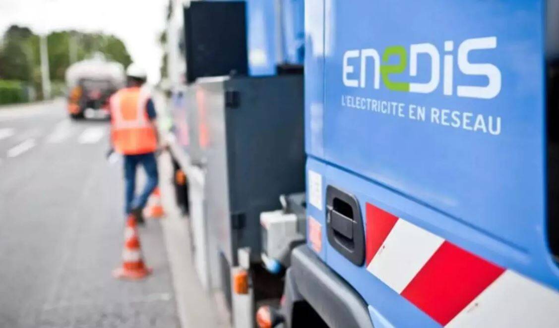 Un arbre tombe sur la route et provoque une panne de courant à Cannes