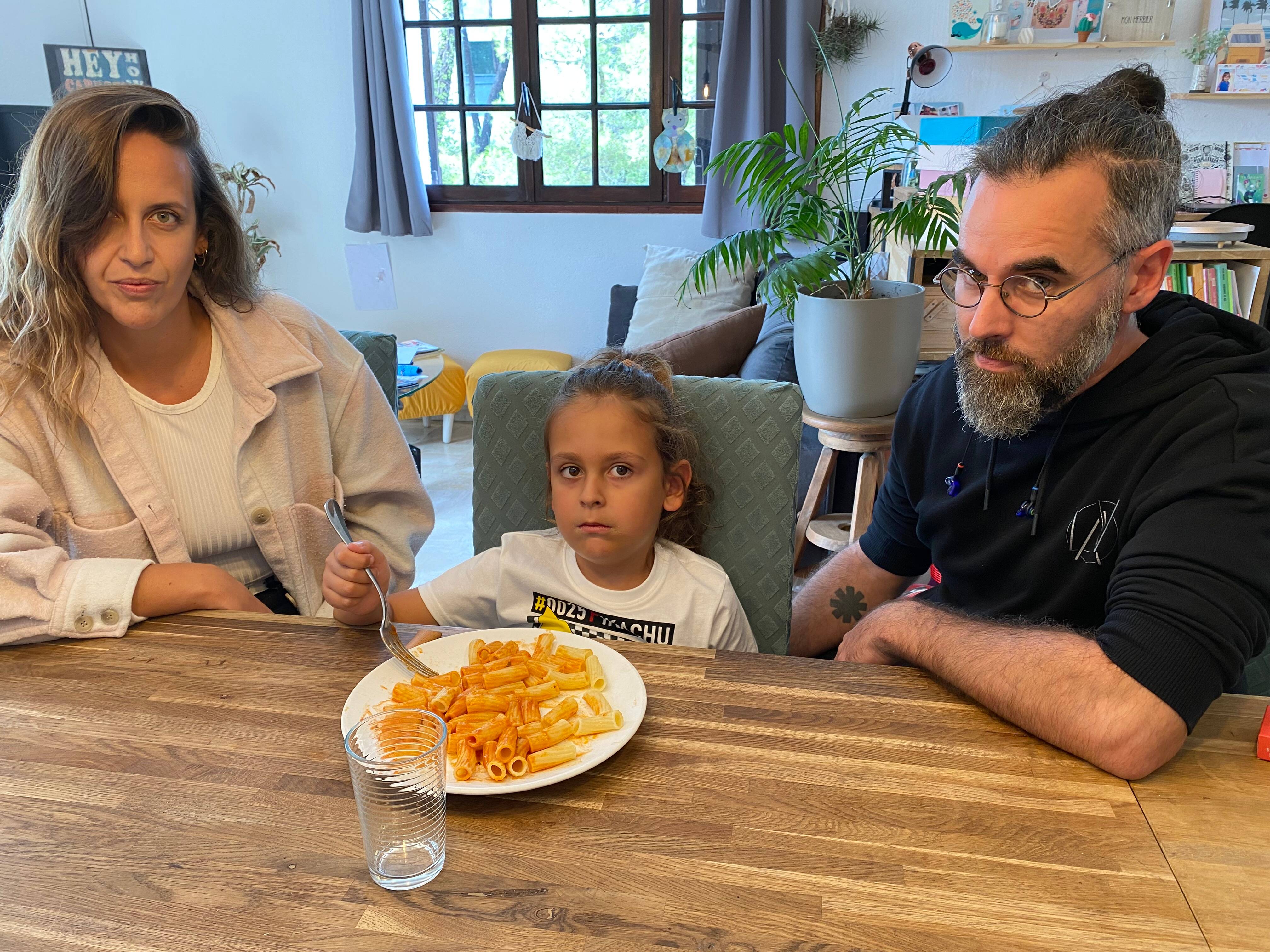 "Il le vit comme une injustice": un élève de Mougins privé de cantine à cause de son handicap