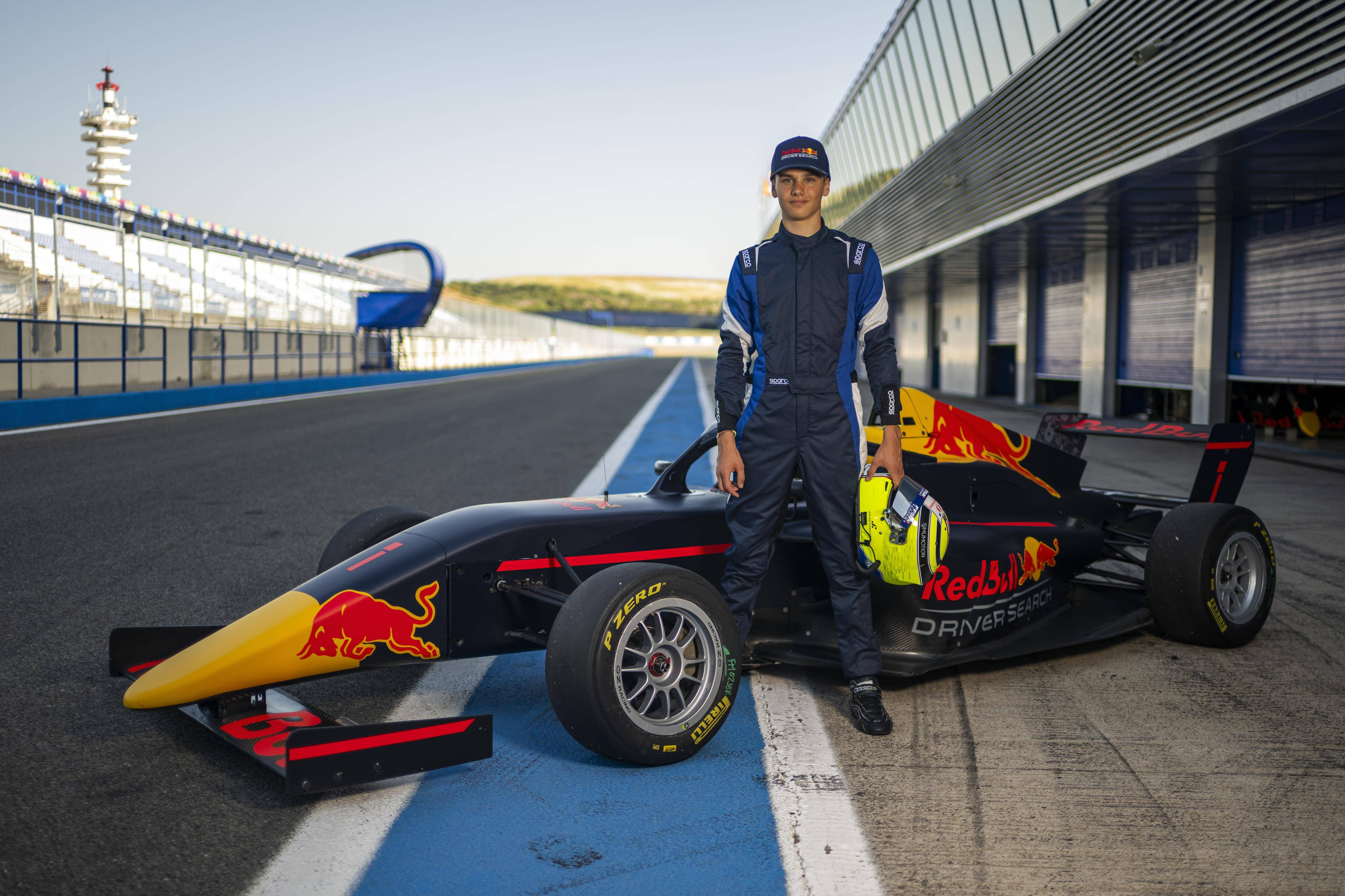"À fond du début à la fin": on a rencontré le jeune pilote varois de F4 Jules Caranta avant la finale du championnat de France au Castellet