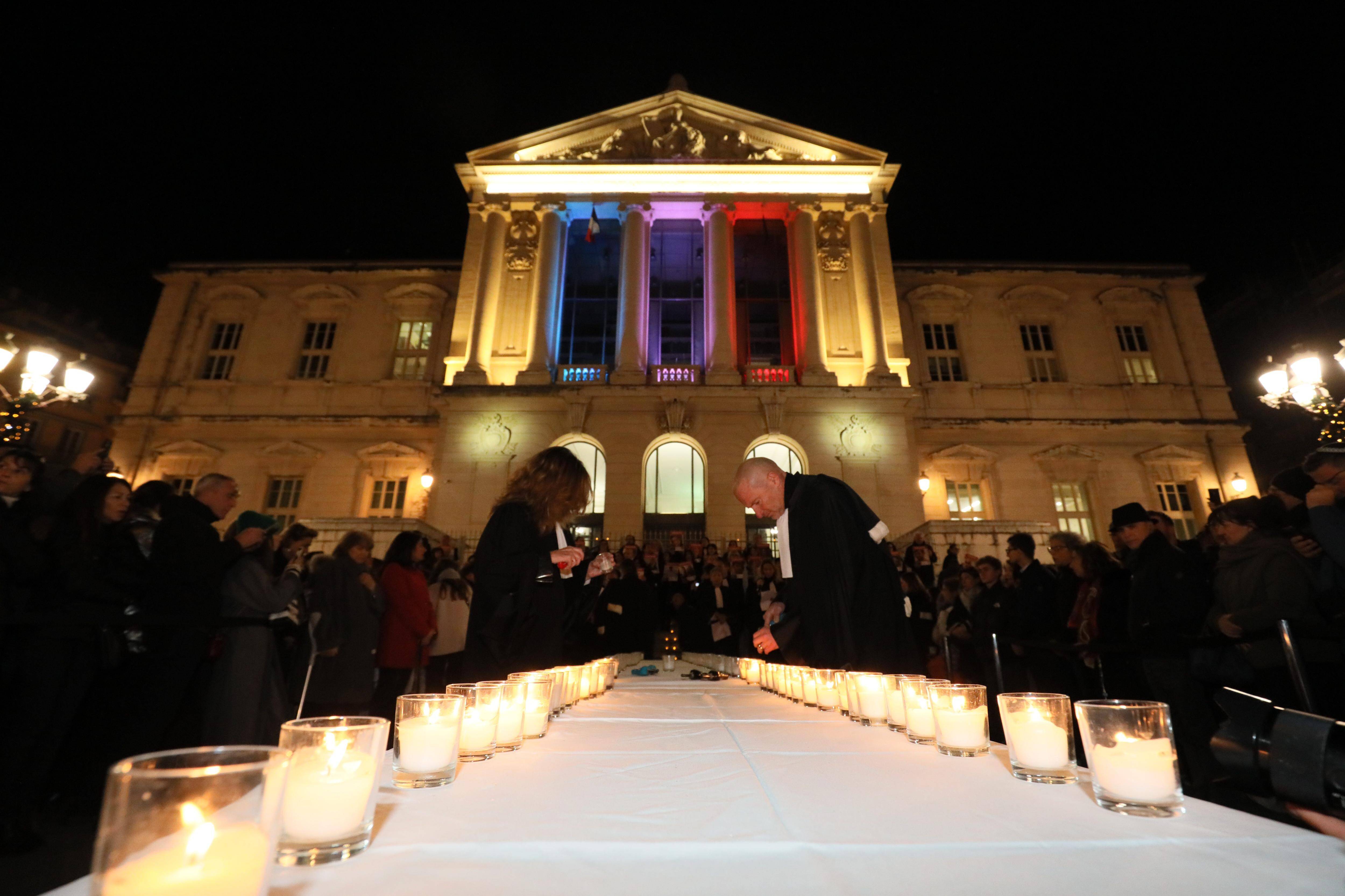 Attentats du 7 octobre 2023 en Israël: hommages contre l'oubli et dévoilement d'une oeuvre du Niçois Joann Sfar