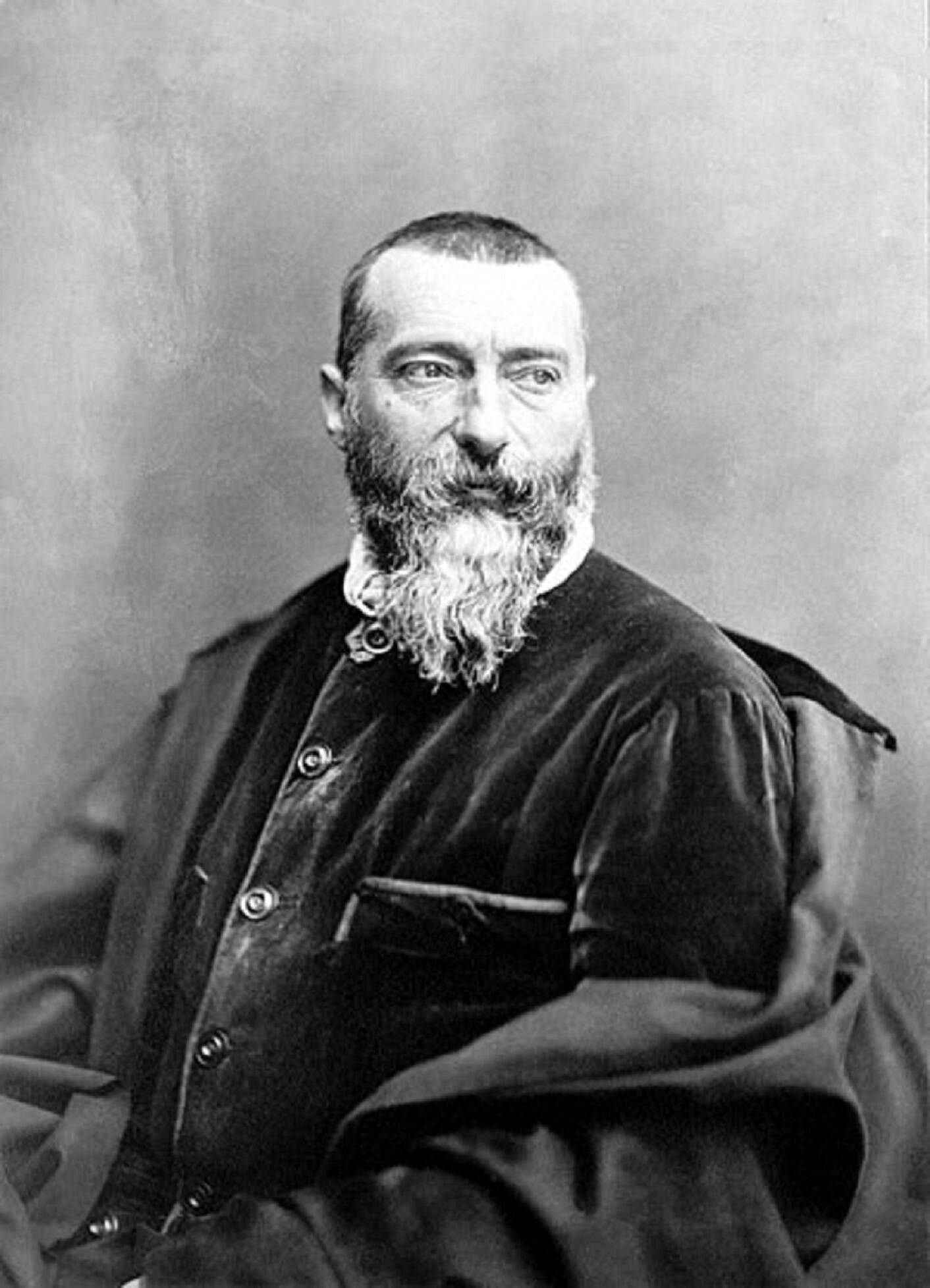 Après avoir vécu à Nice, pourquoi Alphonse Karr est-il considéré comme le "découvreur" de Saint-Raphaël?