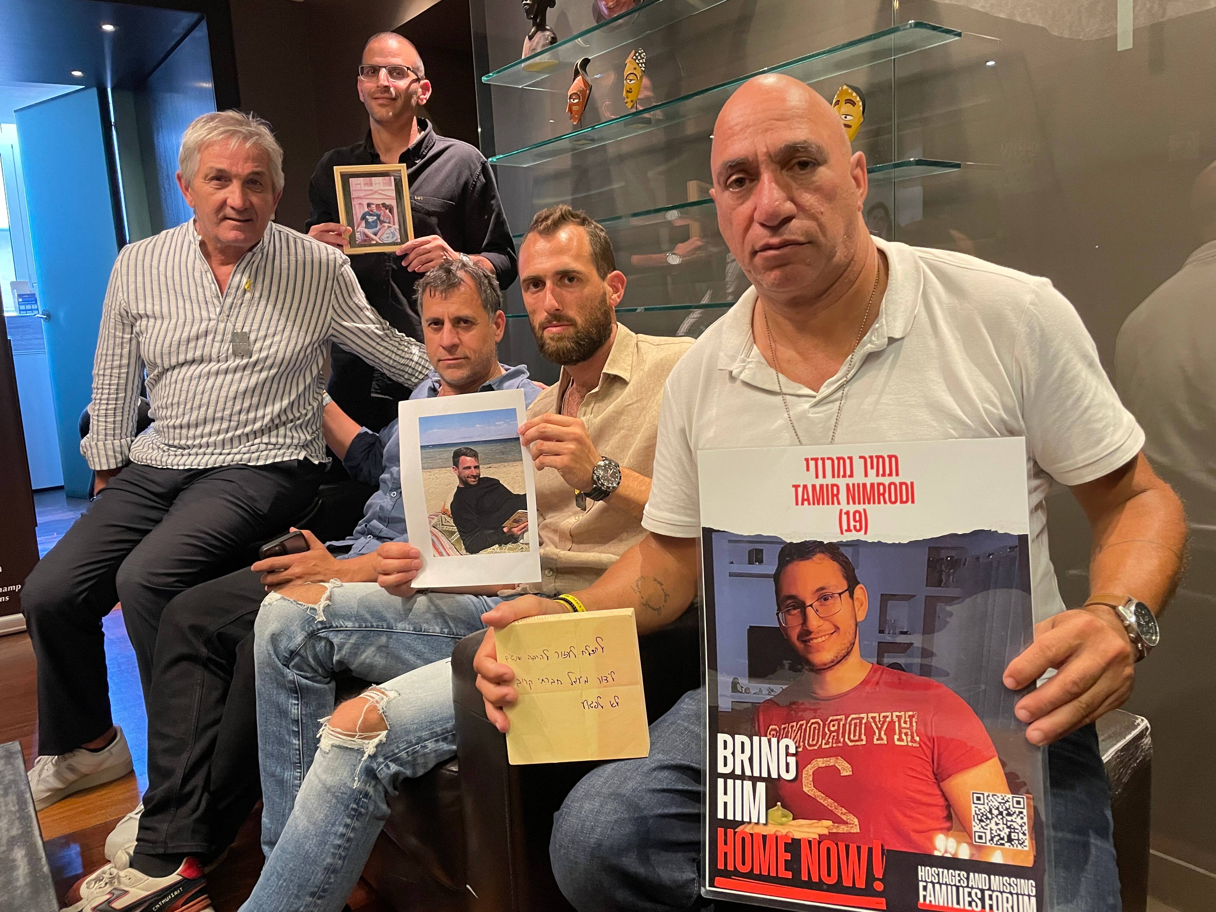 "Qu'ils sortent de cet enfer": un an après le massacre du Hamas du 7 octobre 2023 en Israël, les familles d'otages encore sous le choc