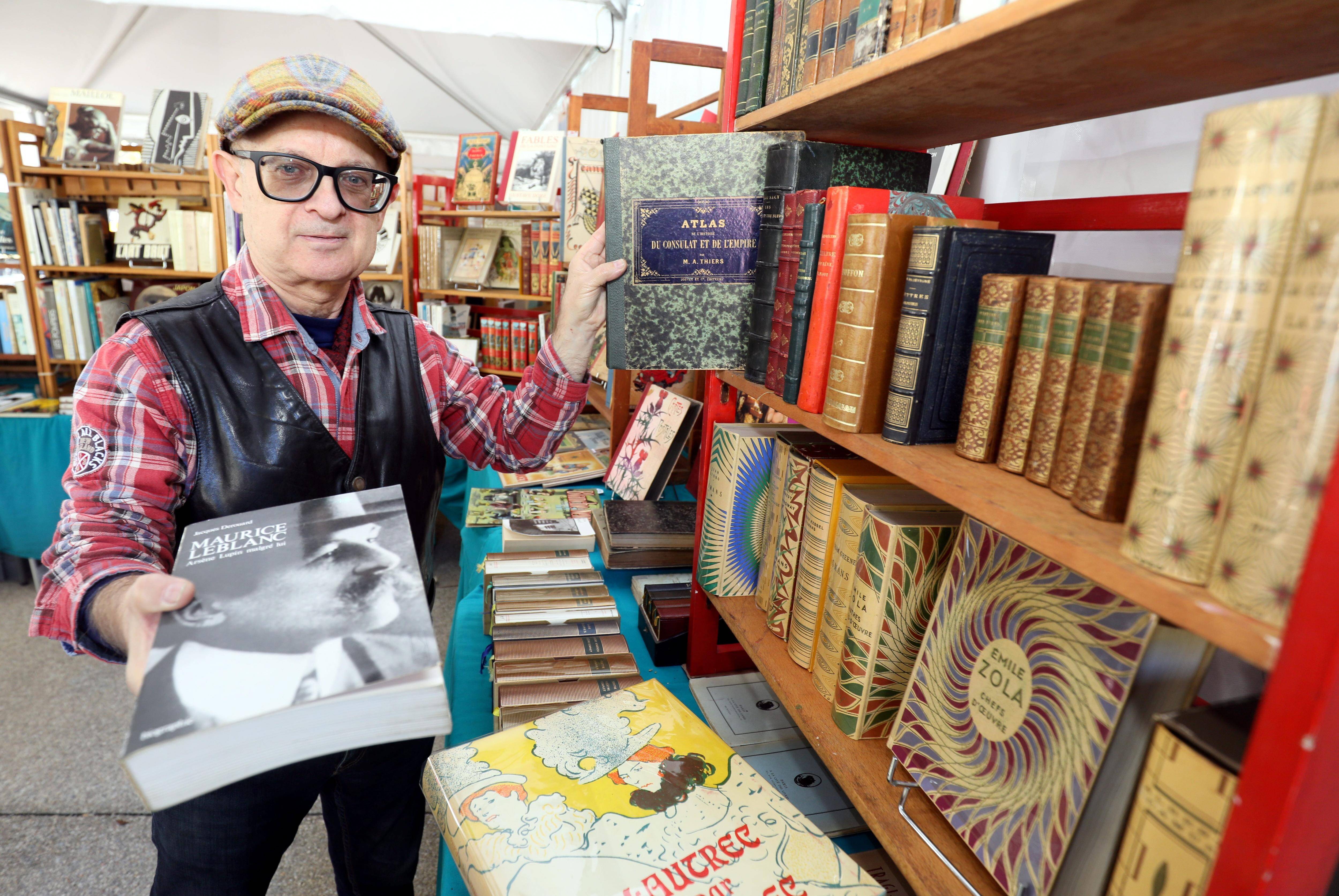 "Il faut passer par les autoroutes comme eBay": au festival du livre de Mouans-Sartoux, les libraires témoins d'un métier en plein changement