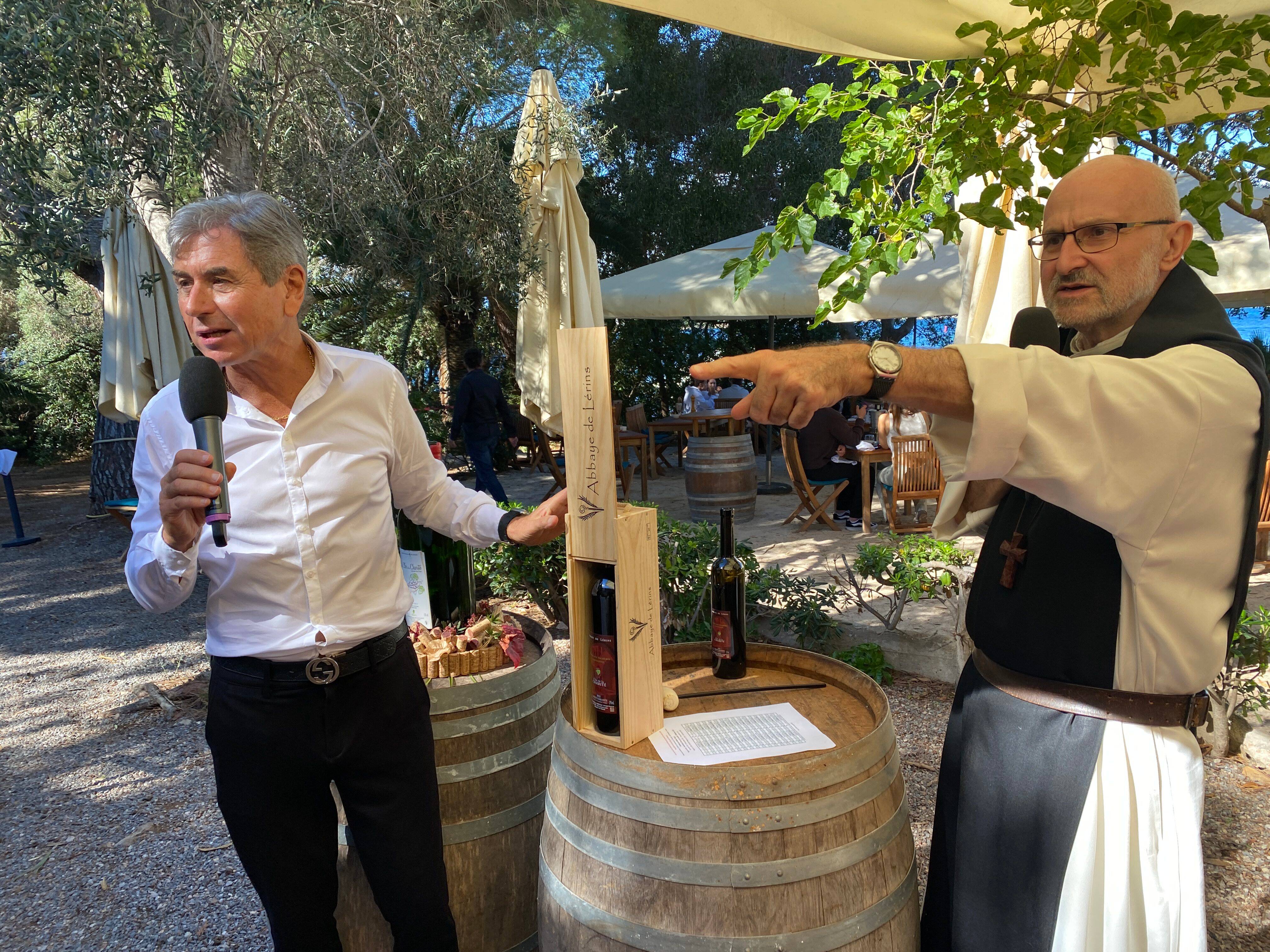 Sur l'île Saint-Honorat, la cuvée spéciale du Clos de la charité rapporte près de 45.000 euros lors d'une vente aux enchères