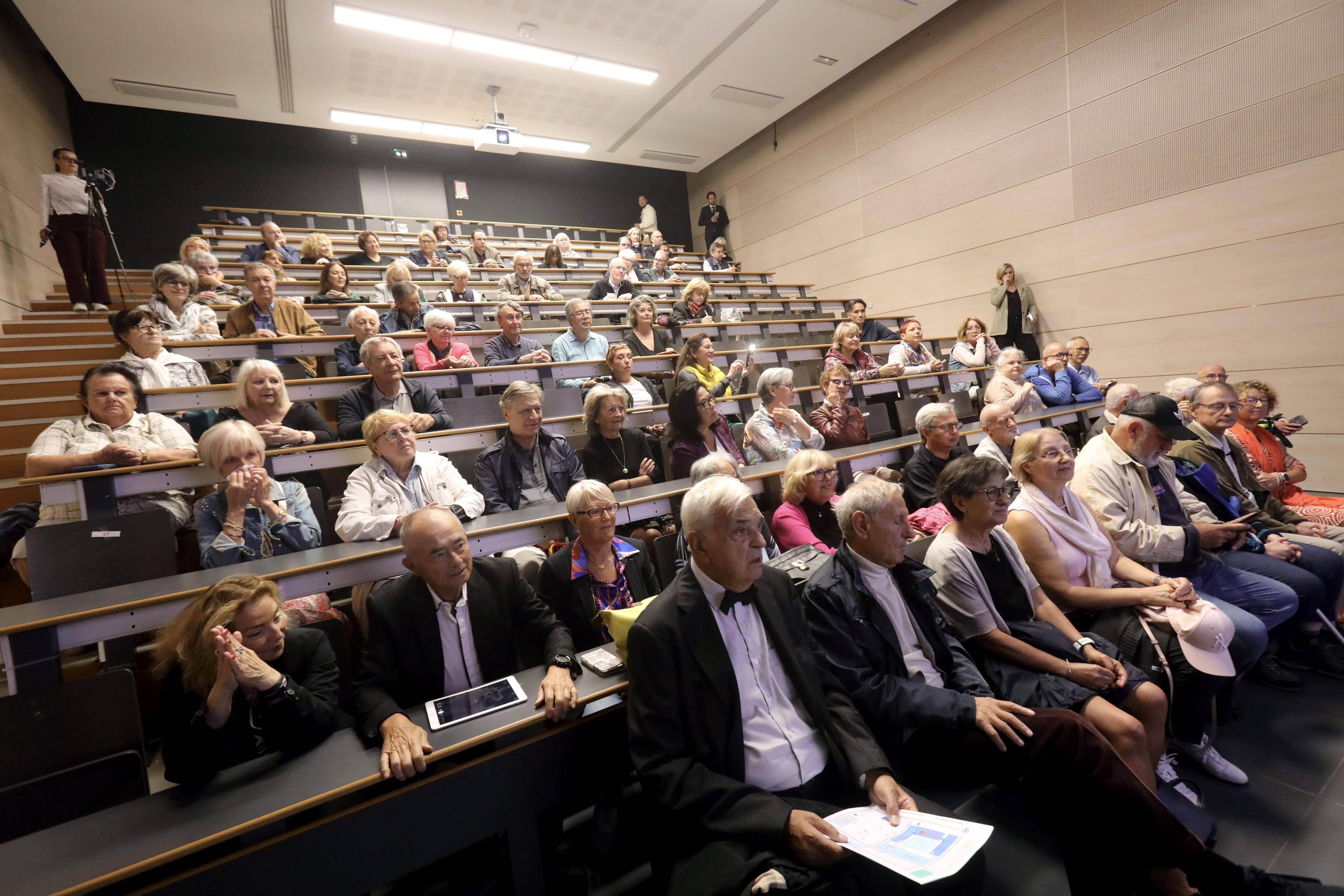 "Sur les bancs de la fac": à Nice, ces seniors de plus de 55 ans retournent à l'université