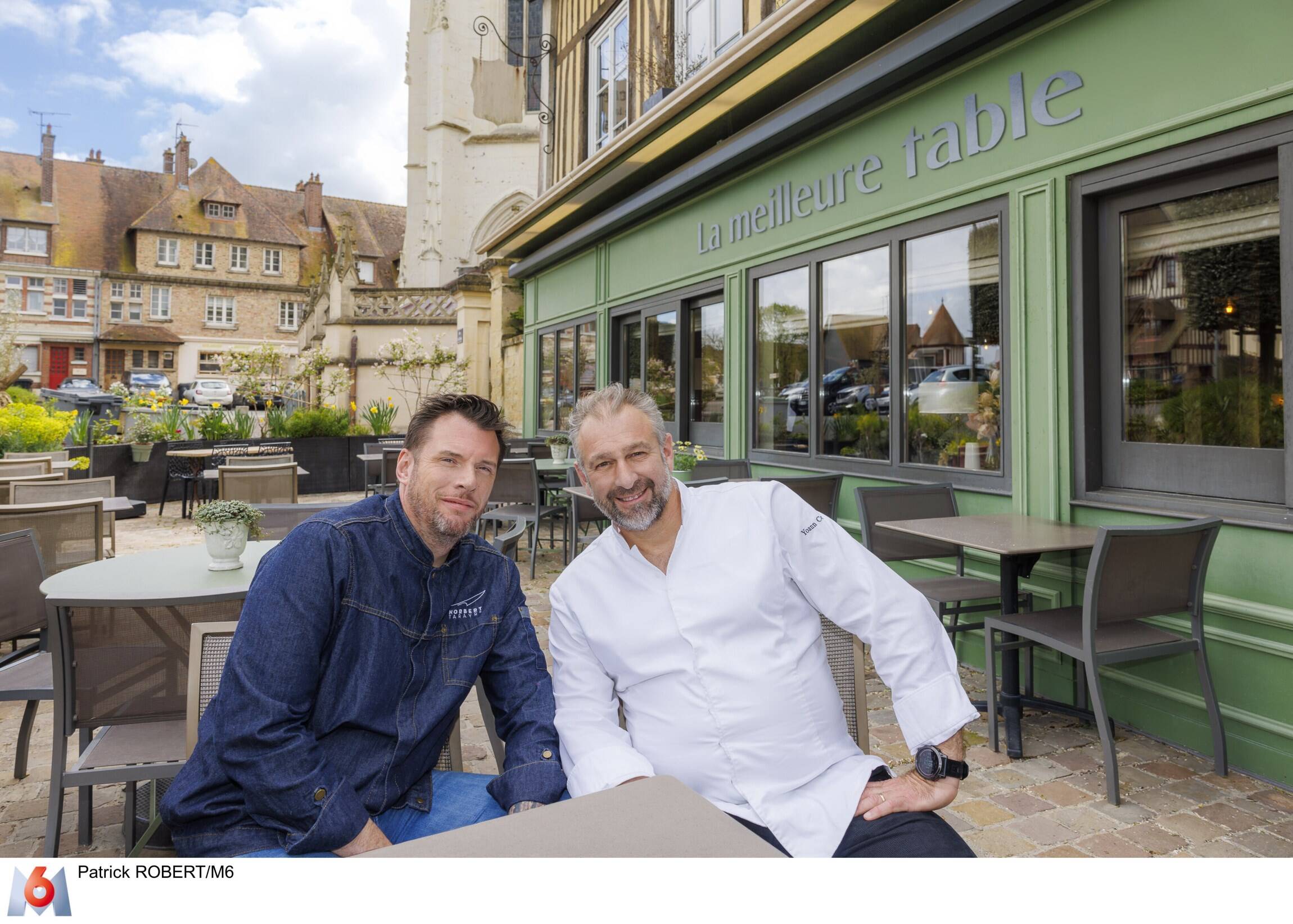 Les chefs Yoann Conte et Norbert Tarayre sur les routes de France pour l'émission "La meilleure cuisine régionale" sur M6
