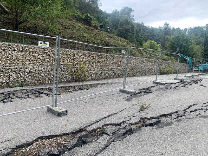 Six mois après un spectaculaire effondrement, les travaux ont enfin commencé sur la route entre Saint-Blaise et Levens